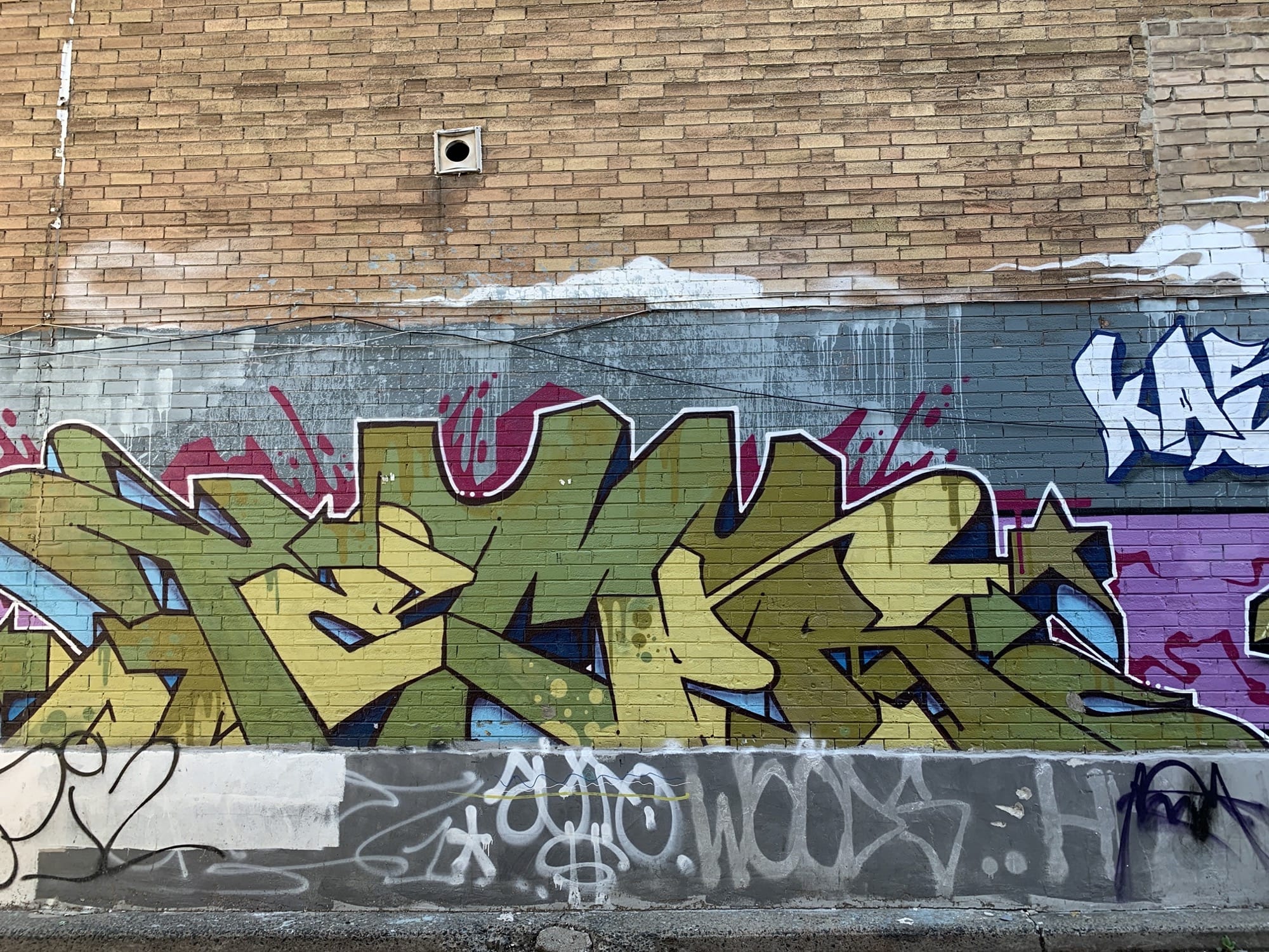 Graffiti 2378  captured by Rabot in Toronto Canada