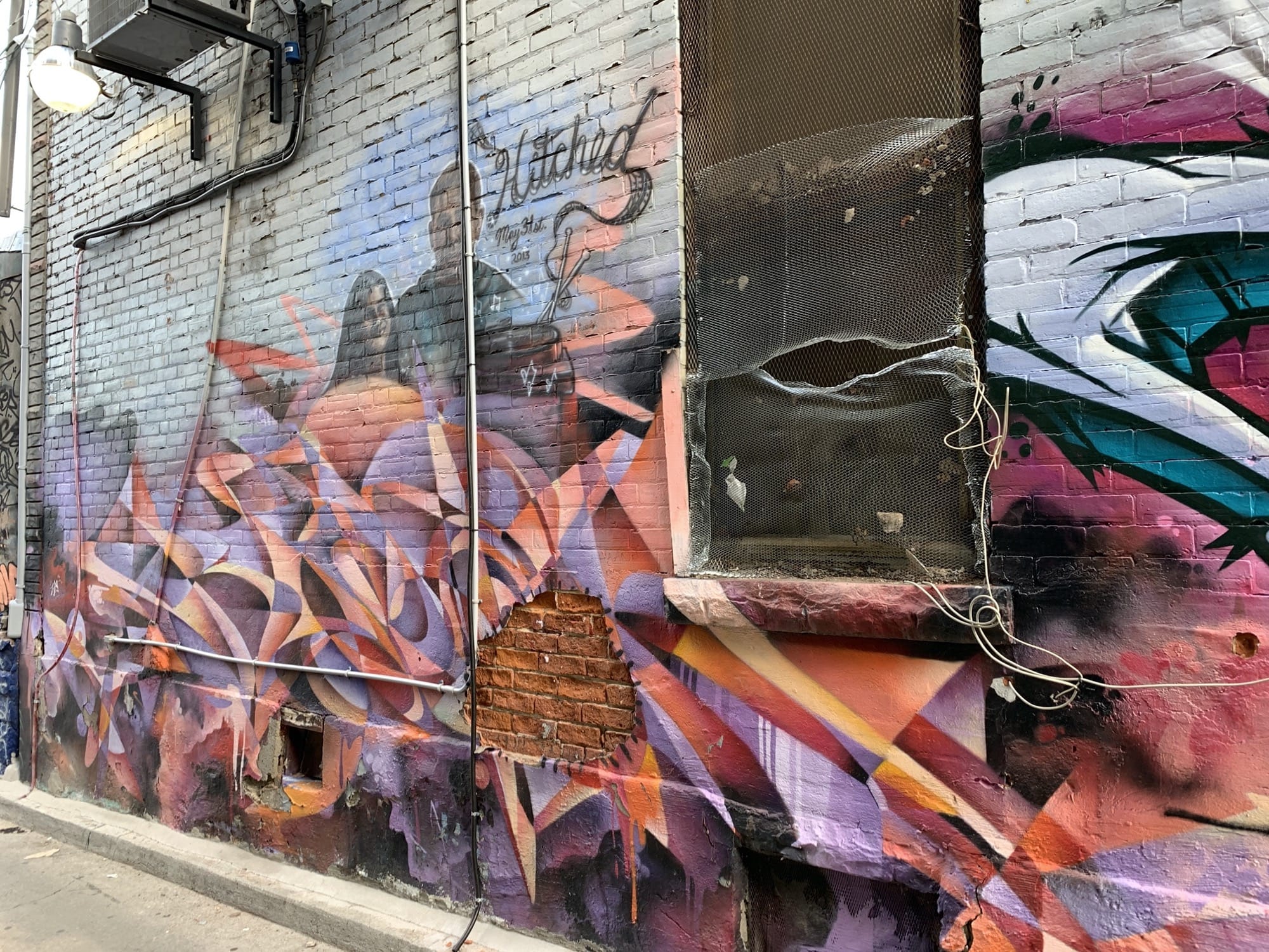 Graffiti 2383  capturé par Rabot à Toronto Canada