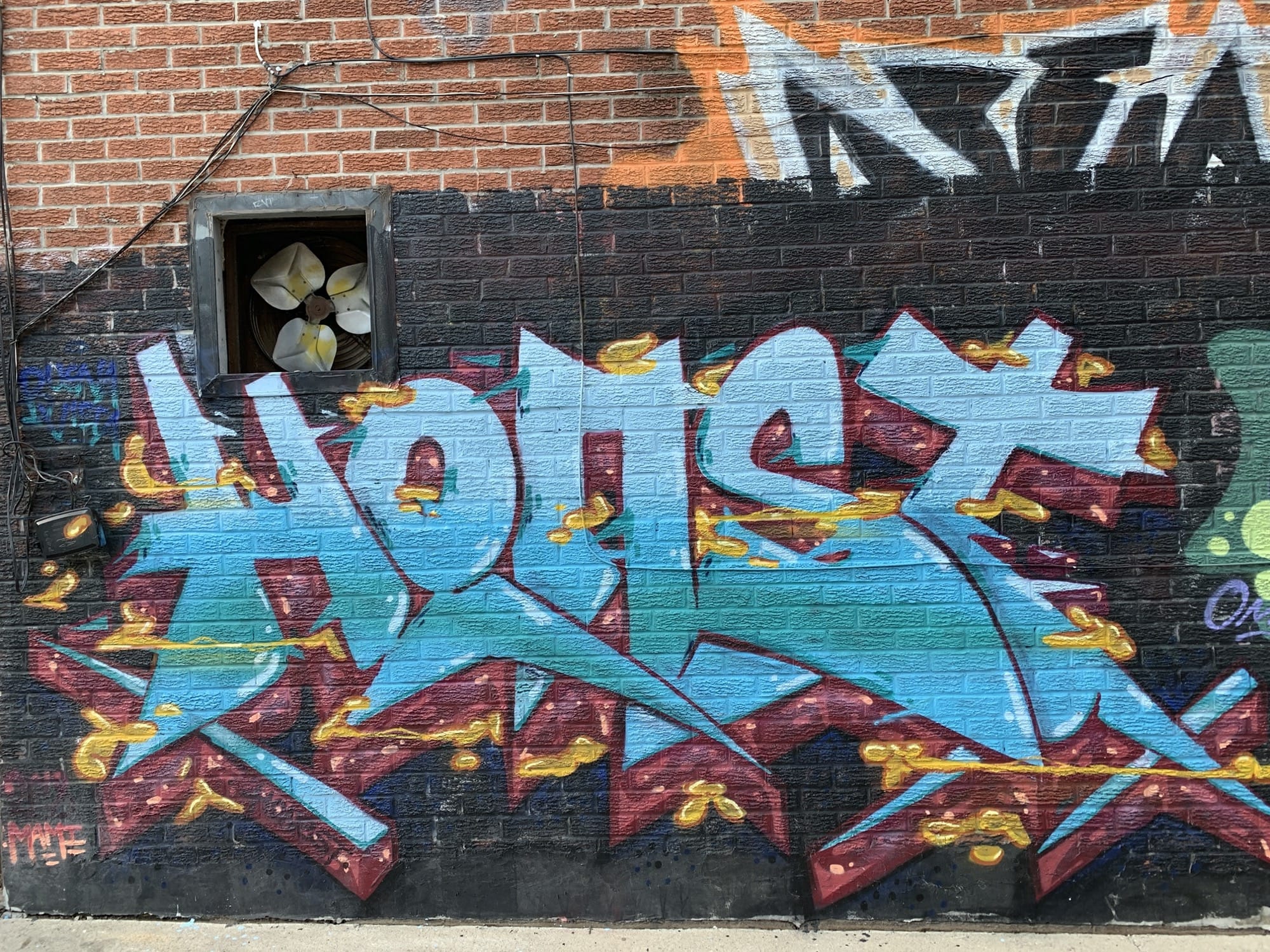 Graffiti 2390  capturé par Rabot à Toronto Canada