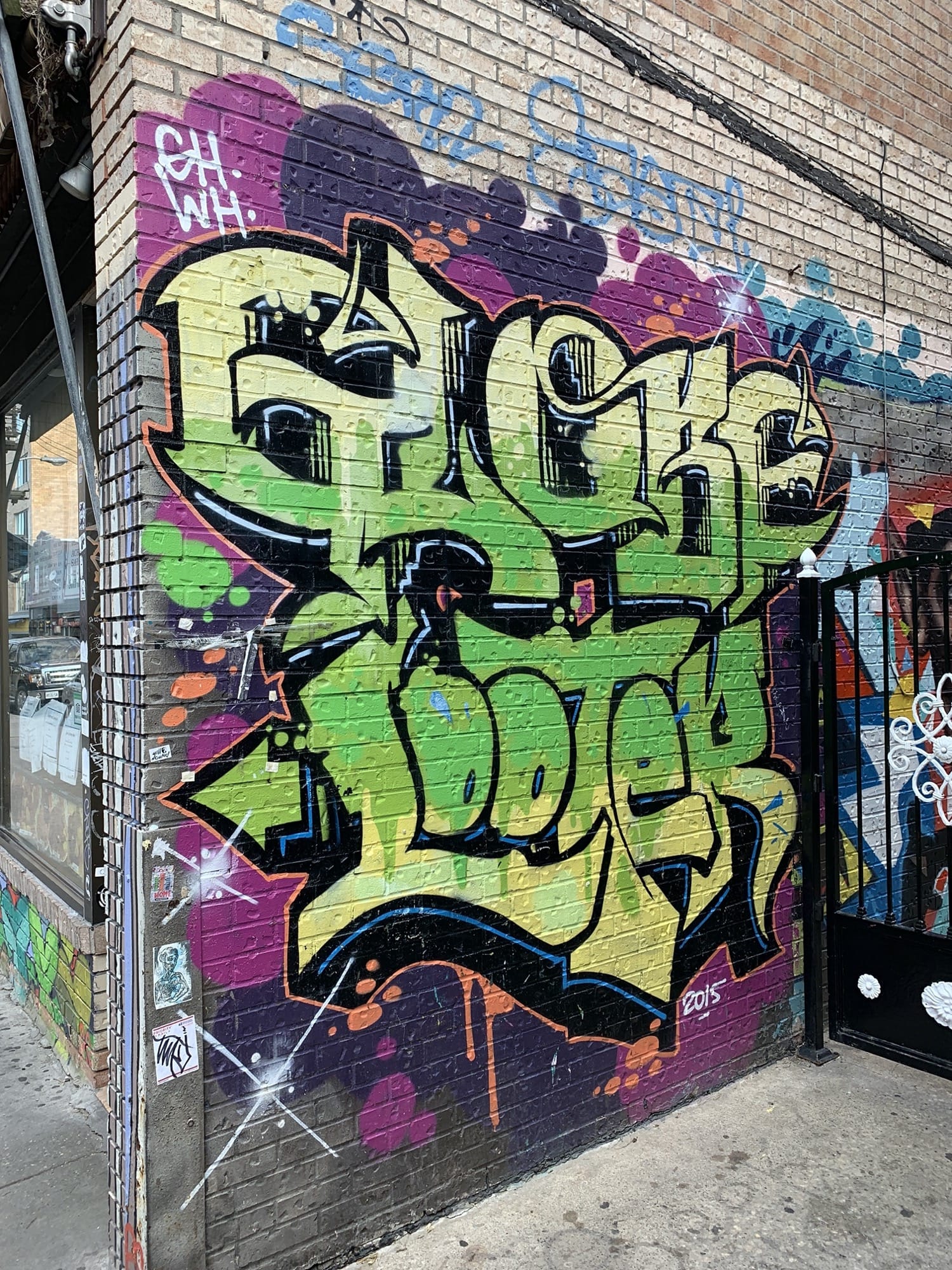 Graffiti 2412  capturé par Rabot à Toronto Canada