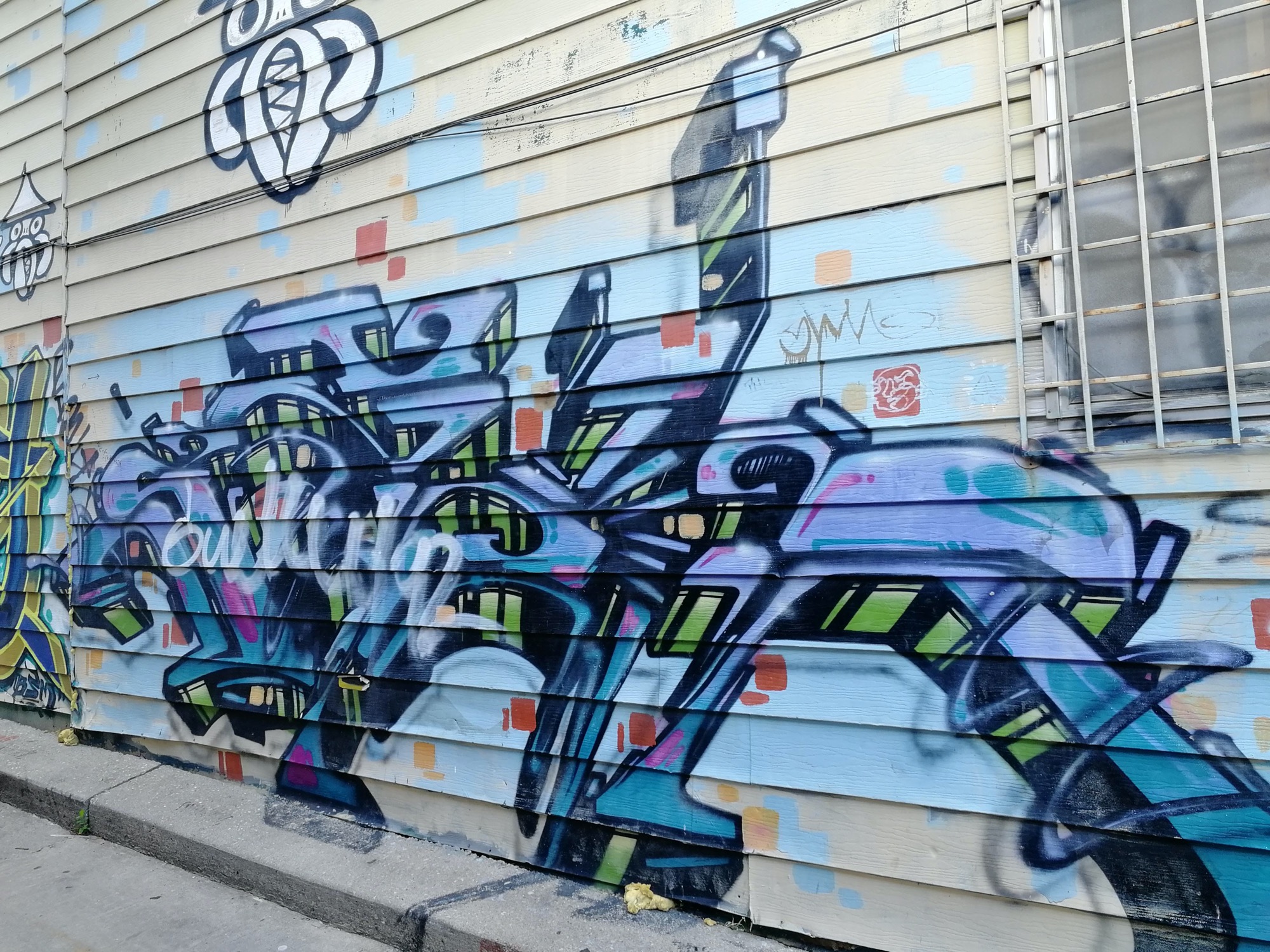 Graffiti 2417  capturé par Rabot à Toronto Canada