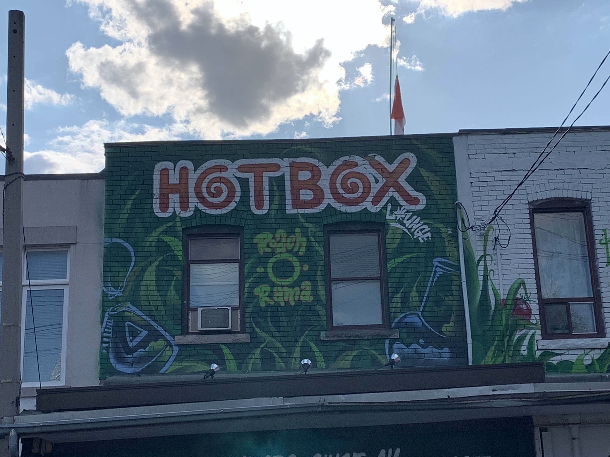 Graffiti 2421  capturé par Rabot à Toronto Canada