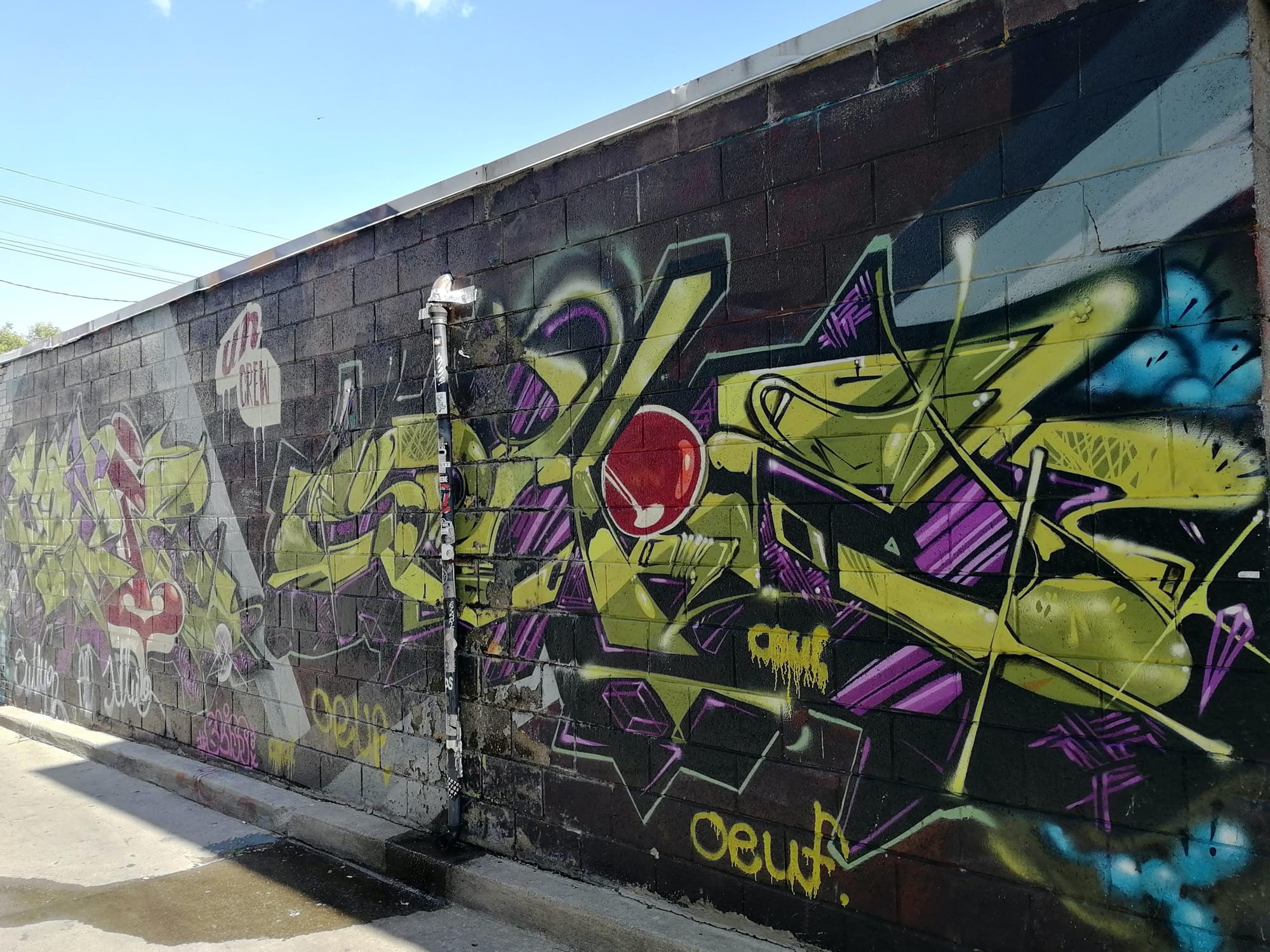 Graffiti 2424  capturé par Rabot à Toronto Canada