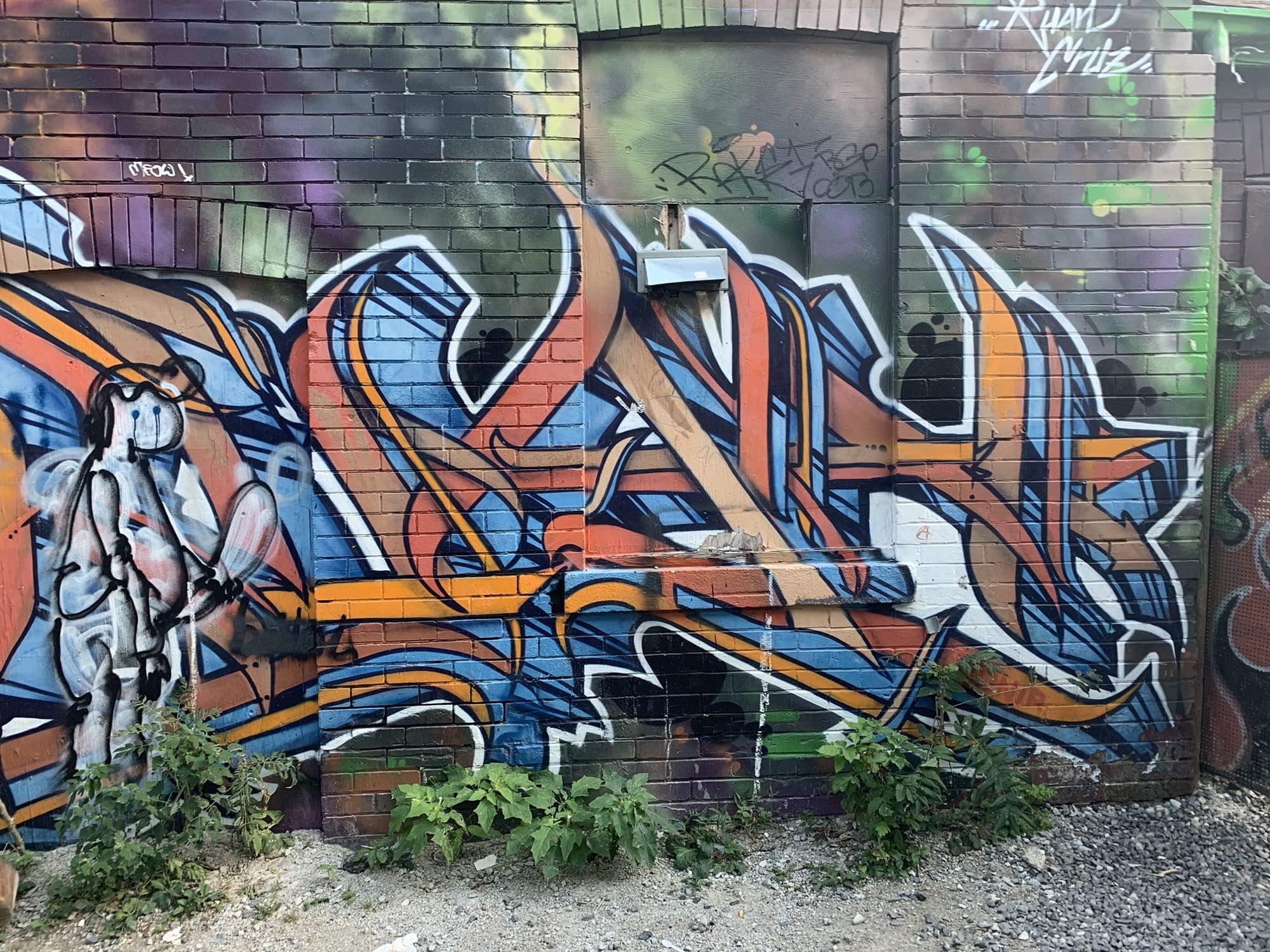Graffiti 2429  capturé par Rabot à Toronto Canada