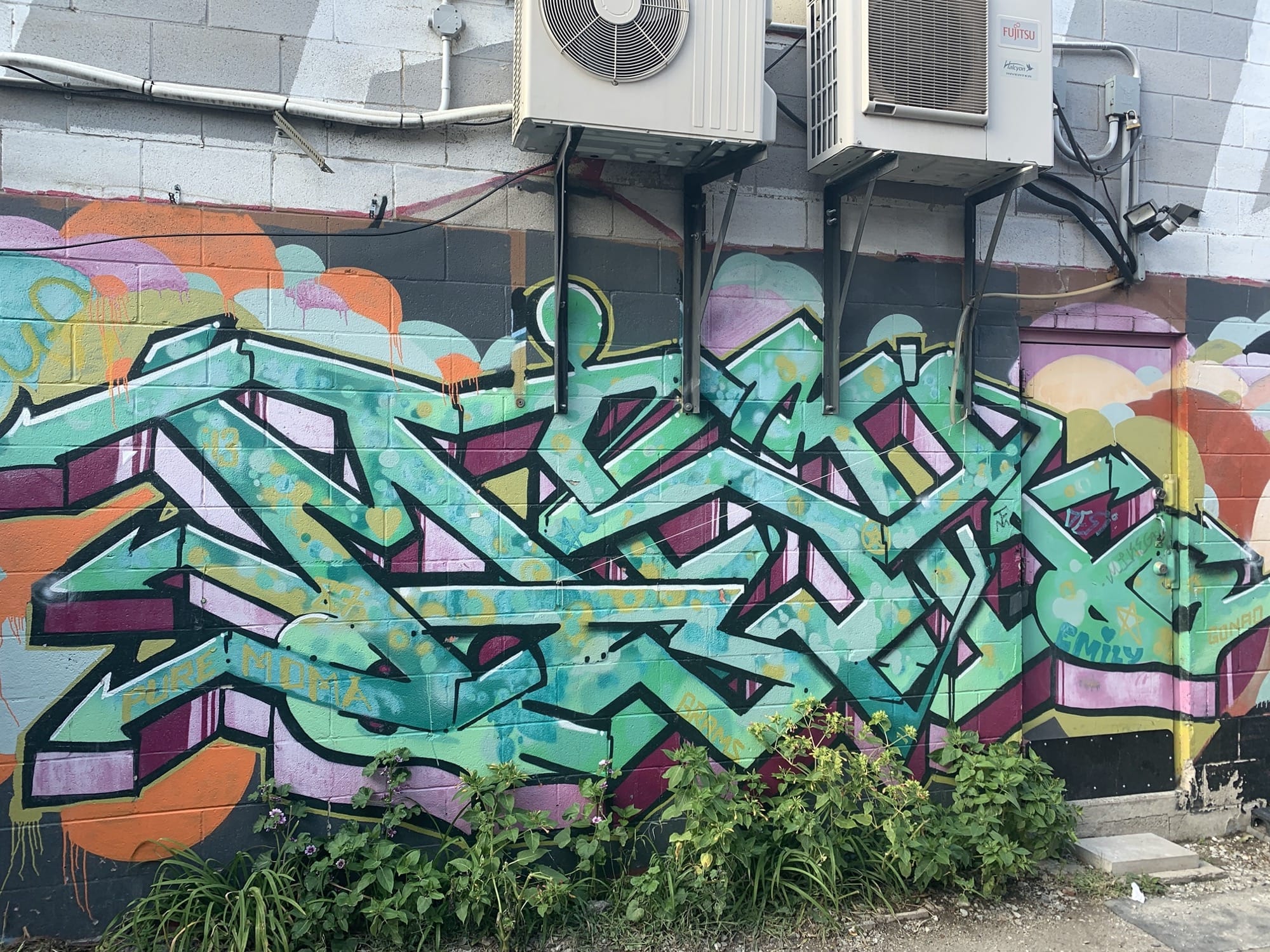 Graffiti 2430  capturé par Rabot à Toronto Canada