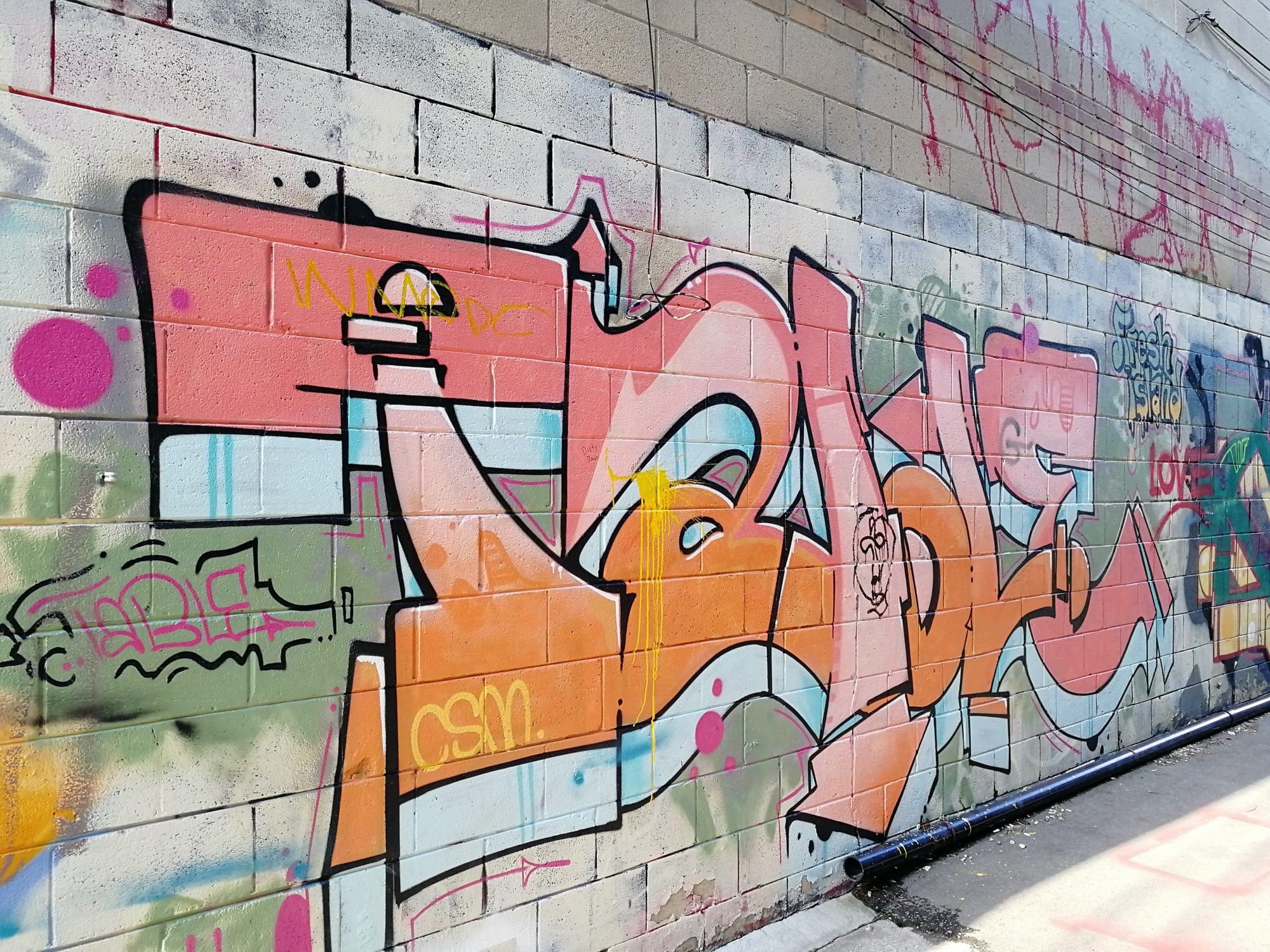Graffiti 2438  capturé par Rabot à Toronto Canada