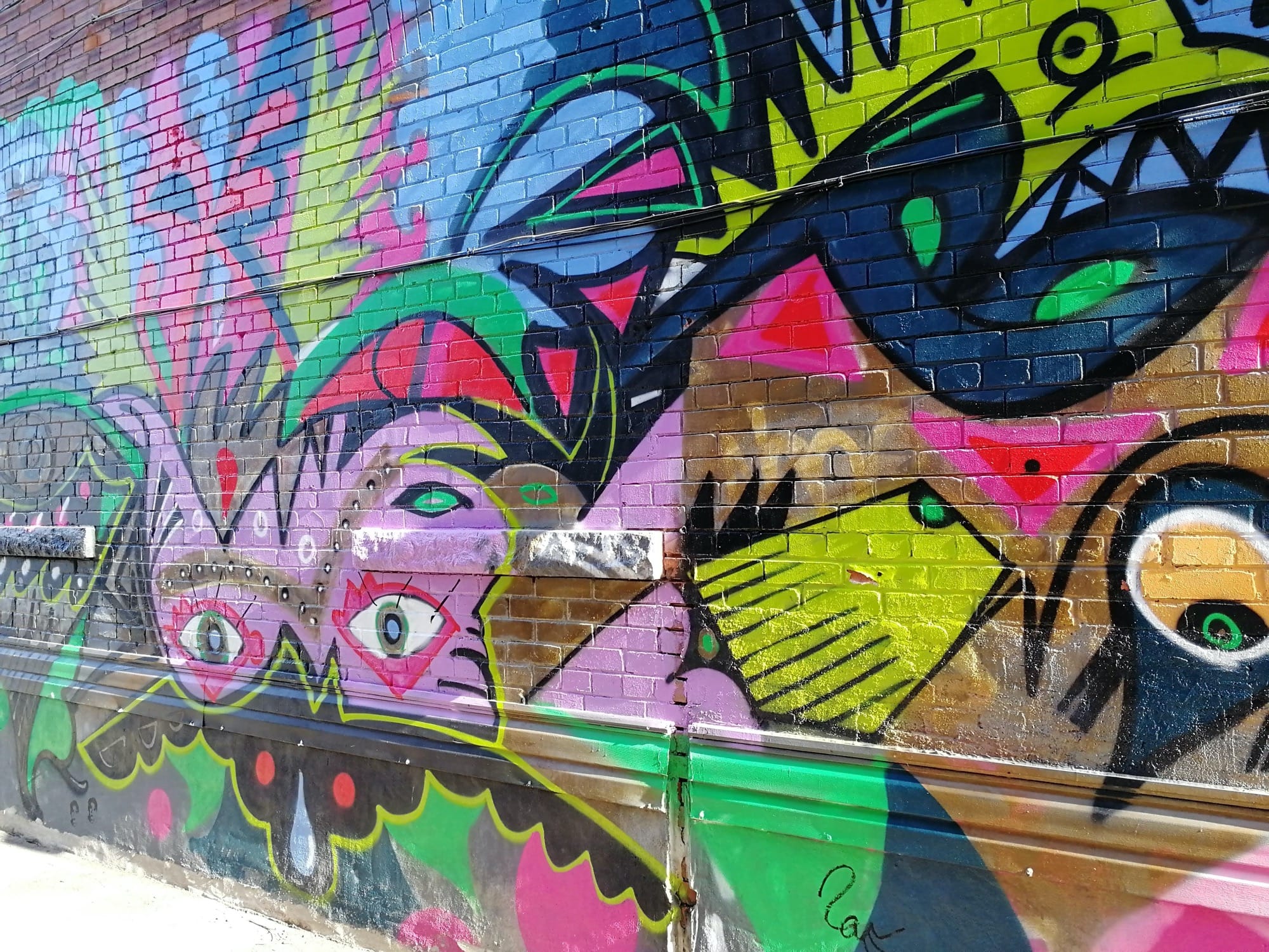 Graffiti 2440  capturé par Rabot à Toronto Canada