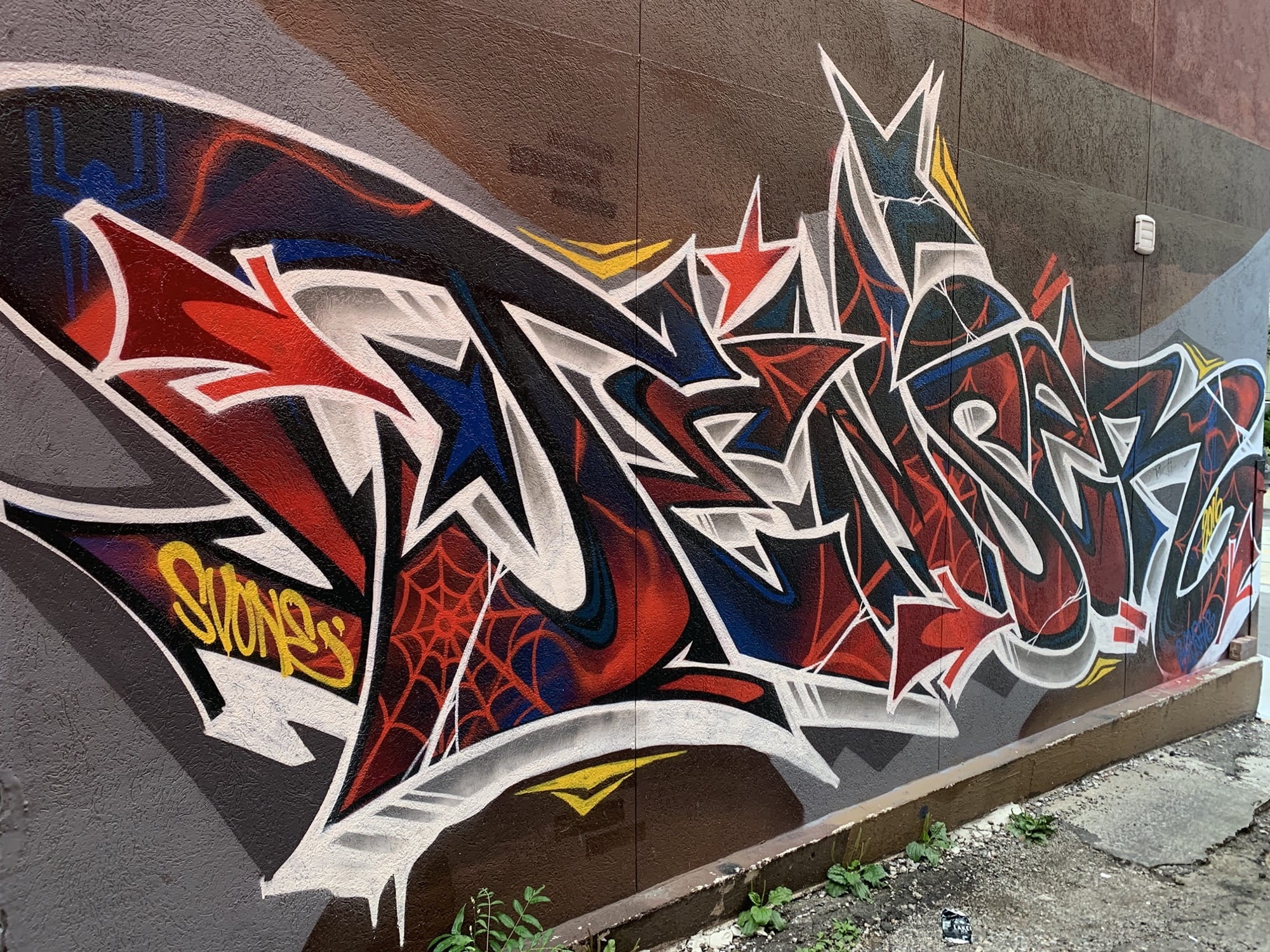 Graffiti 2471  capturé par Rabot à Toronto Canada