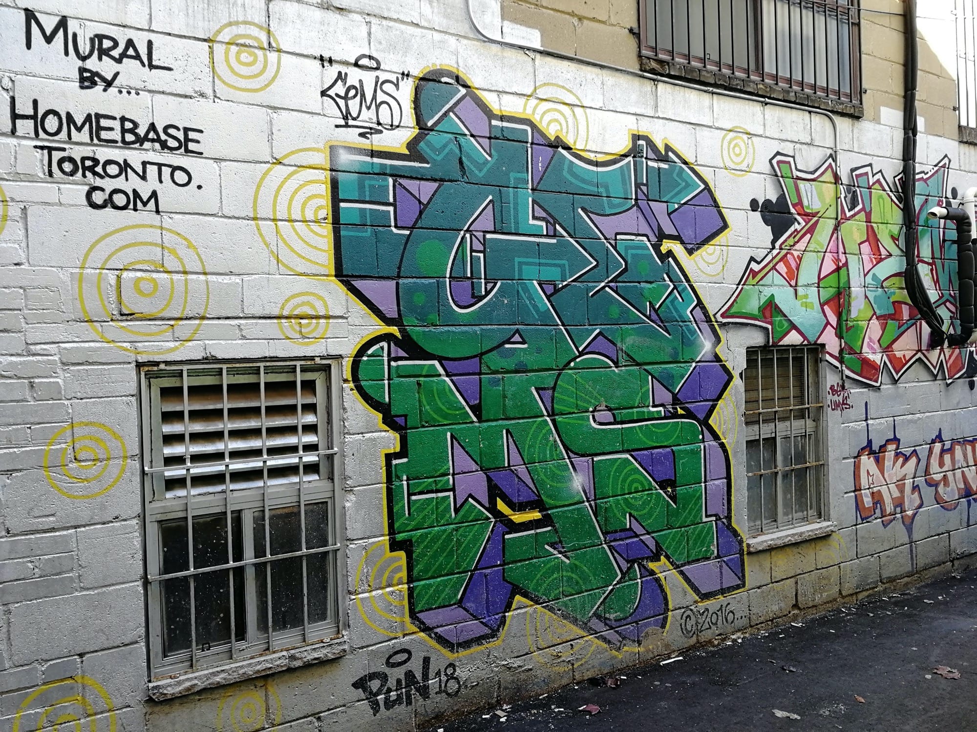 Graffiti 2486  capturé par Rabot à Toronto Canada