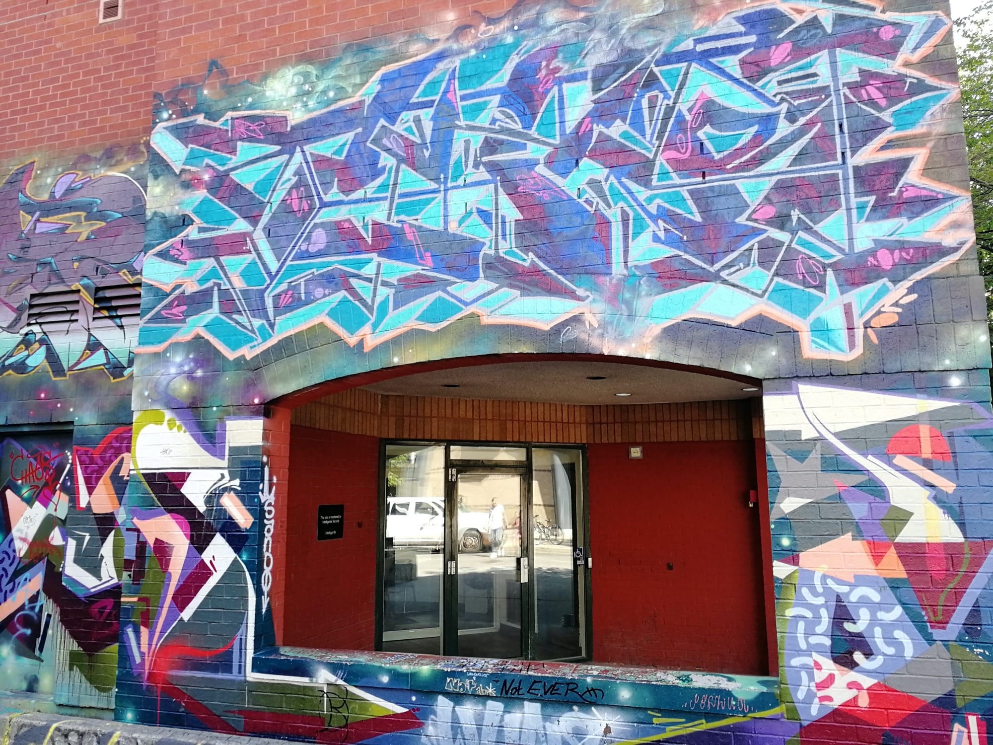 Graffiti 2490  capturé par Rabot à Toronto Canada