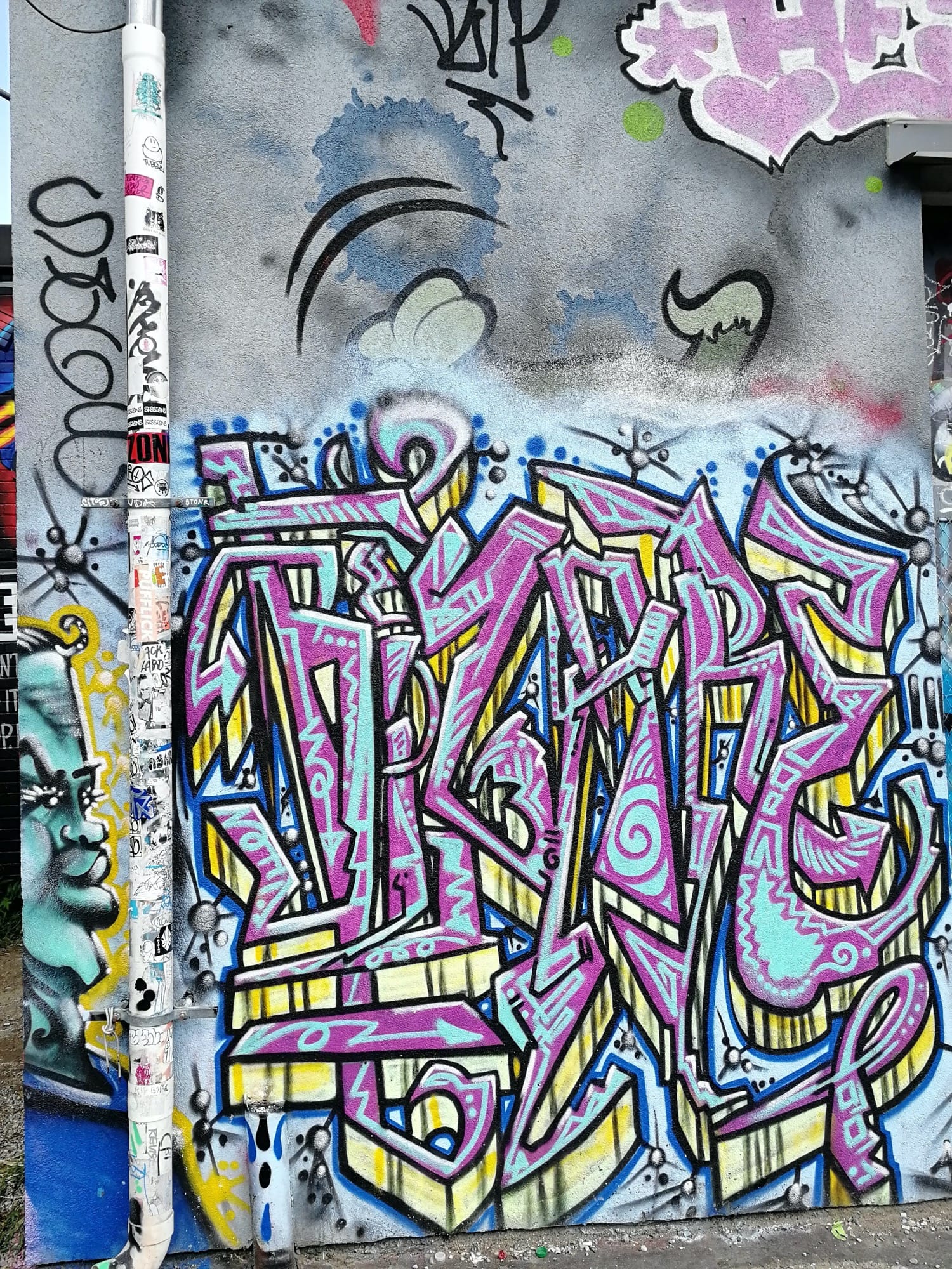 Graffiti 2527  capturé par Rabot à Toronto Canada
