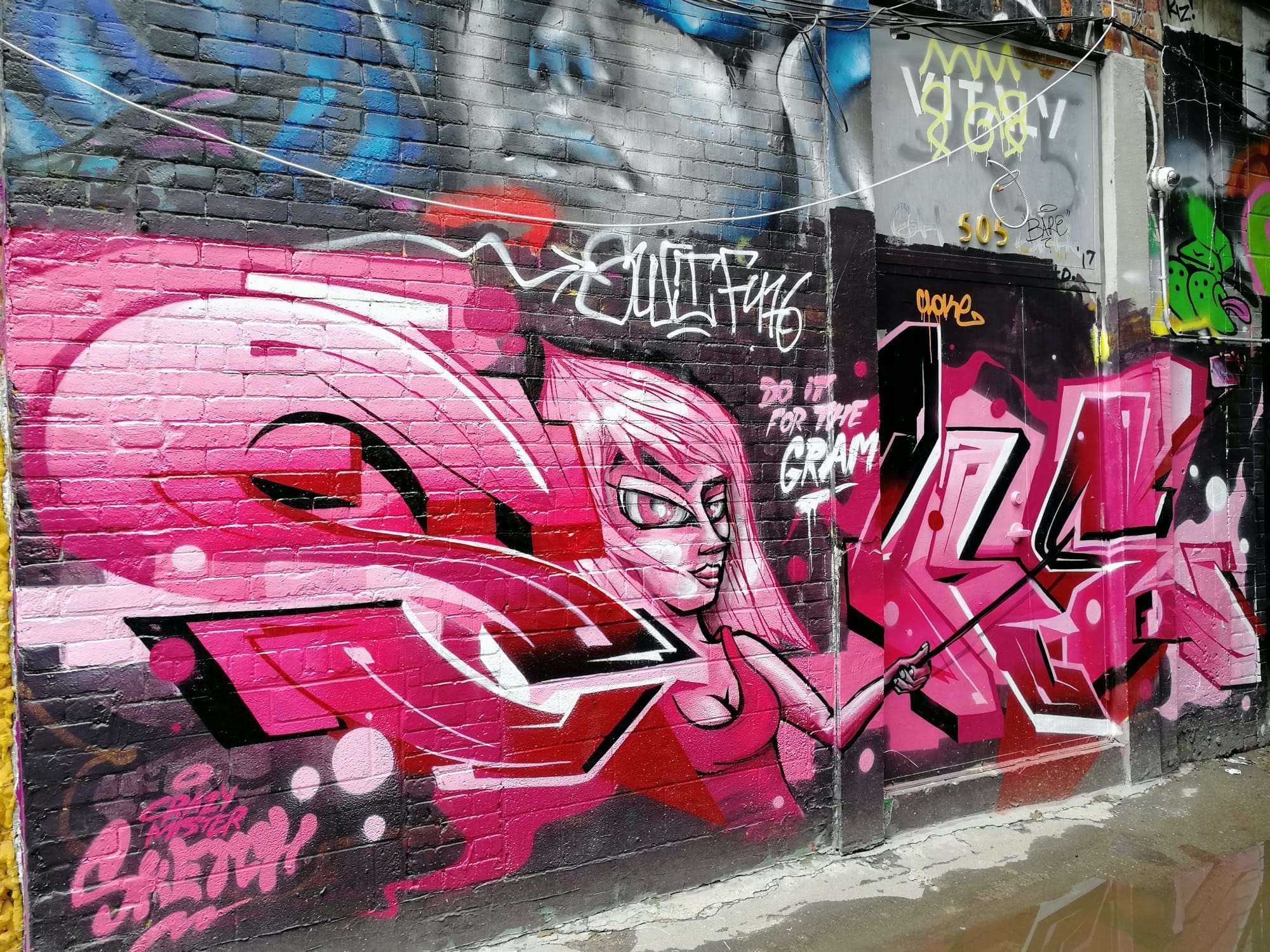 Graffiti 2551  capturé par Rabot à Toronto Canada