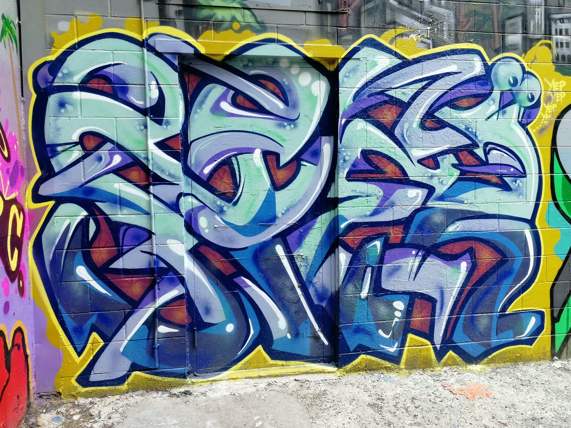 Graffiti 2555  captured by Rabot in Toronto Canada