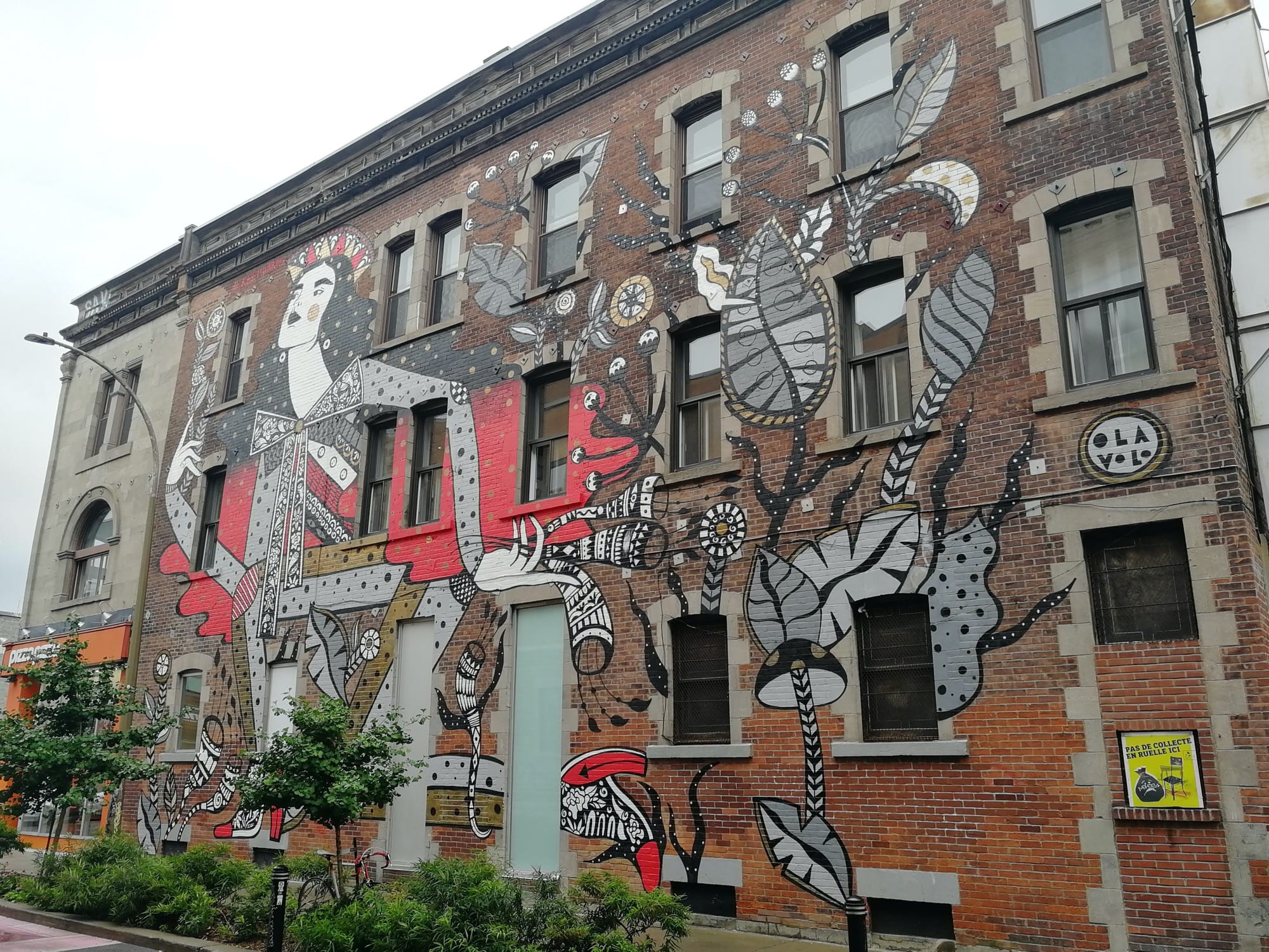 Graffiti 2923  de Ola Volo capturé par Rabot à Montréal Canada
