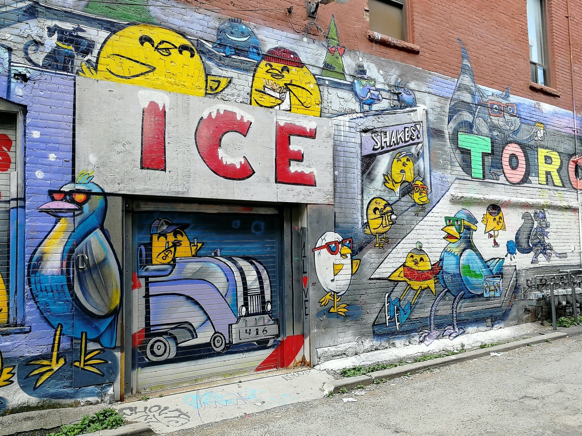Graffiti 2966  de Uber 5000 capturé par Rabot à Toronto Canada