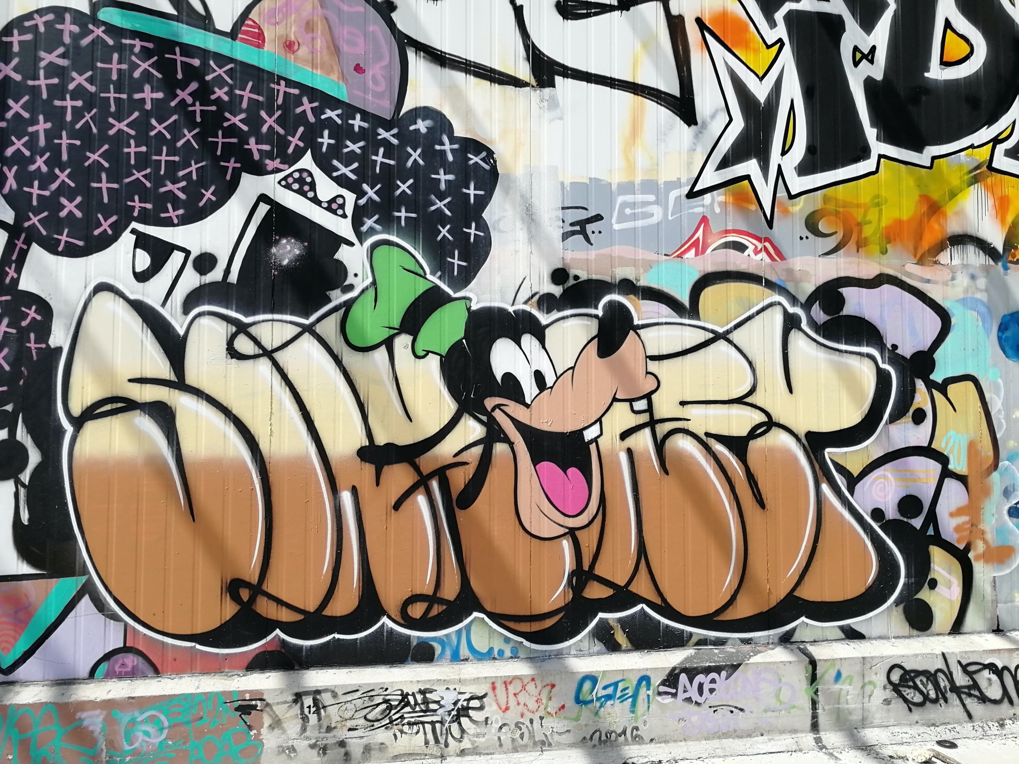 Graffiti 3067 Dingo capturé par Rabot à Chantepie France