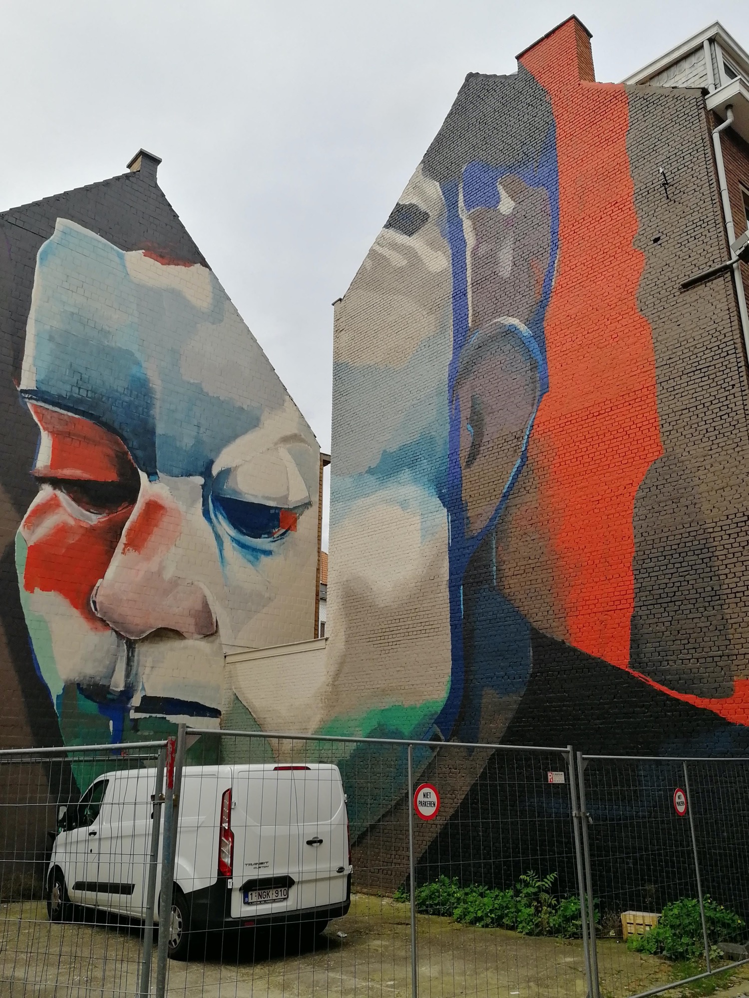 Graffiti 3195  by the artist Larsen Bervoets captured by Rabot in Antwerpen Belgium