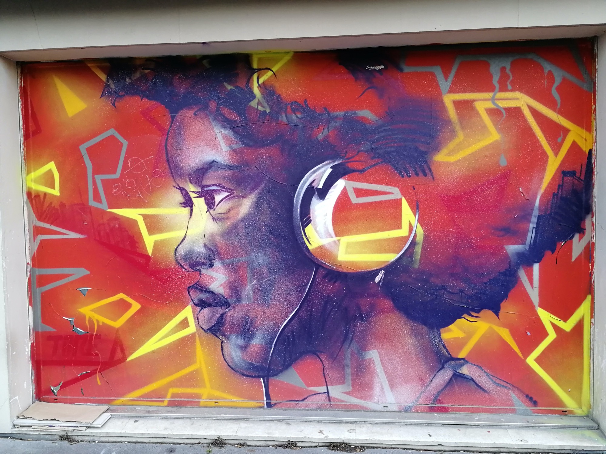 Graffiti 3238  captured by Rabot in Paris France