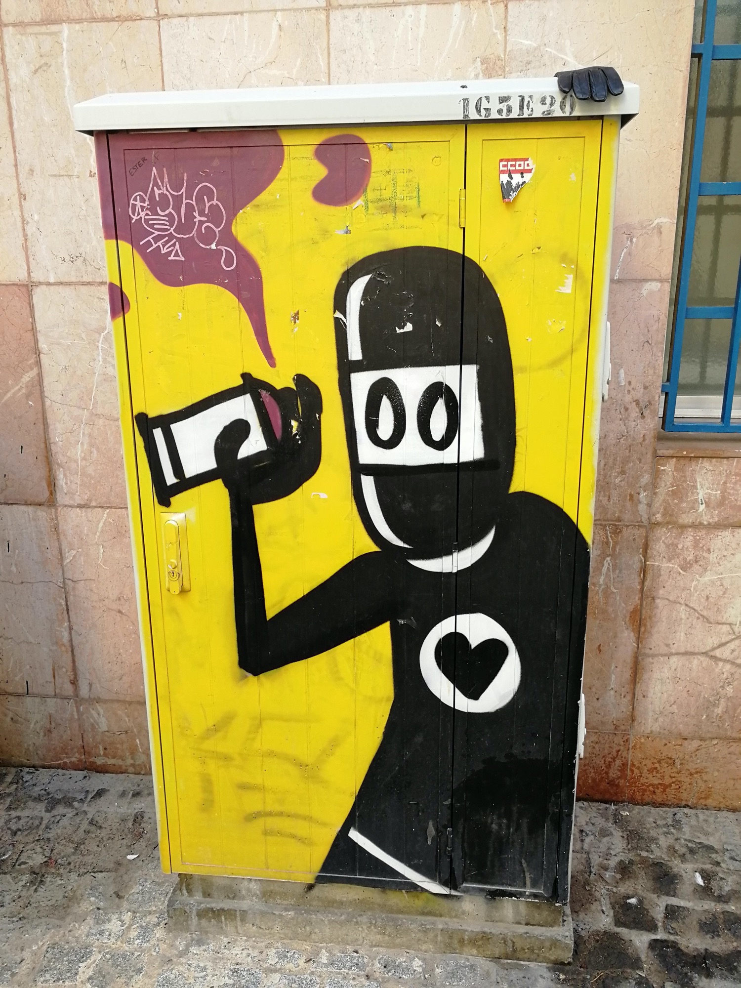 Graffiti 3279  by the artist David de Limon captured by Rabot in València Spain
