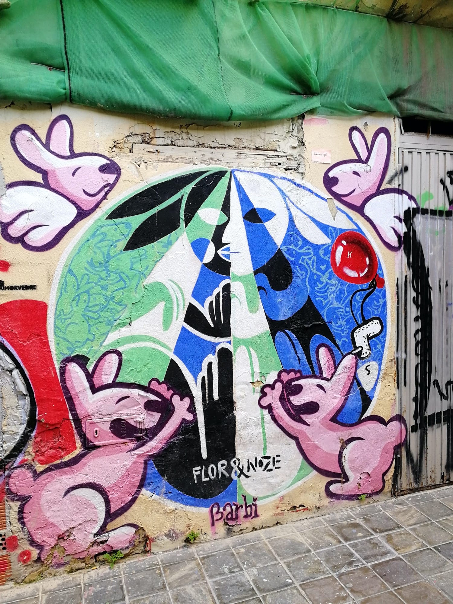 Graffiti 3716  de Barbi capturé par Rabot à València Spain