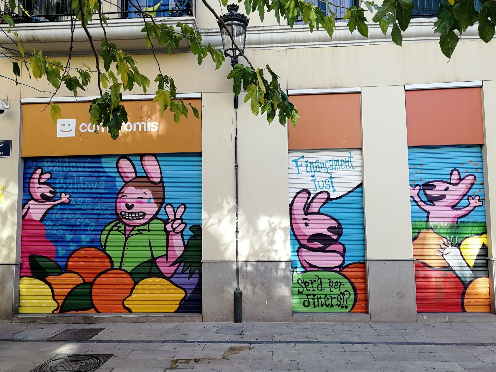 Graffiti 3722  de Barbi capturé par Rabot à València Spain