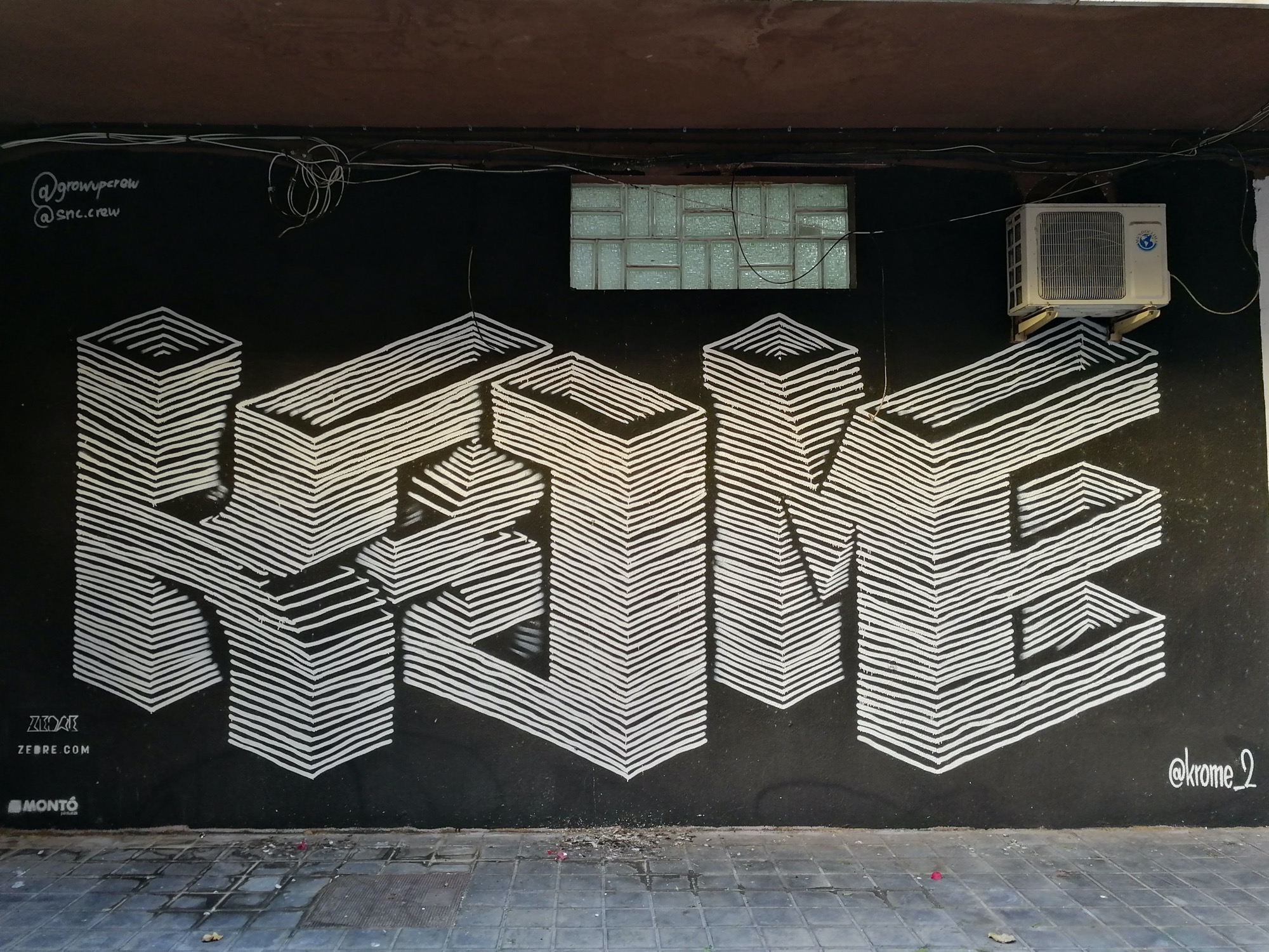 Graffiti 3754  by the artist Krome 2 captured by Rabot in València Spain