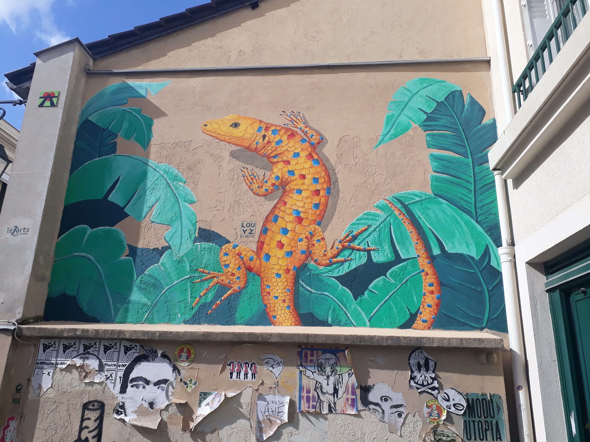 Graffiti 3860 Lézard jaune capturé par Ankalou à Paris France