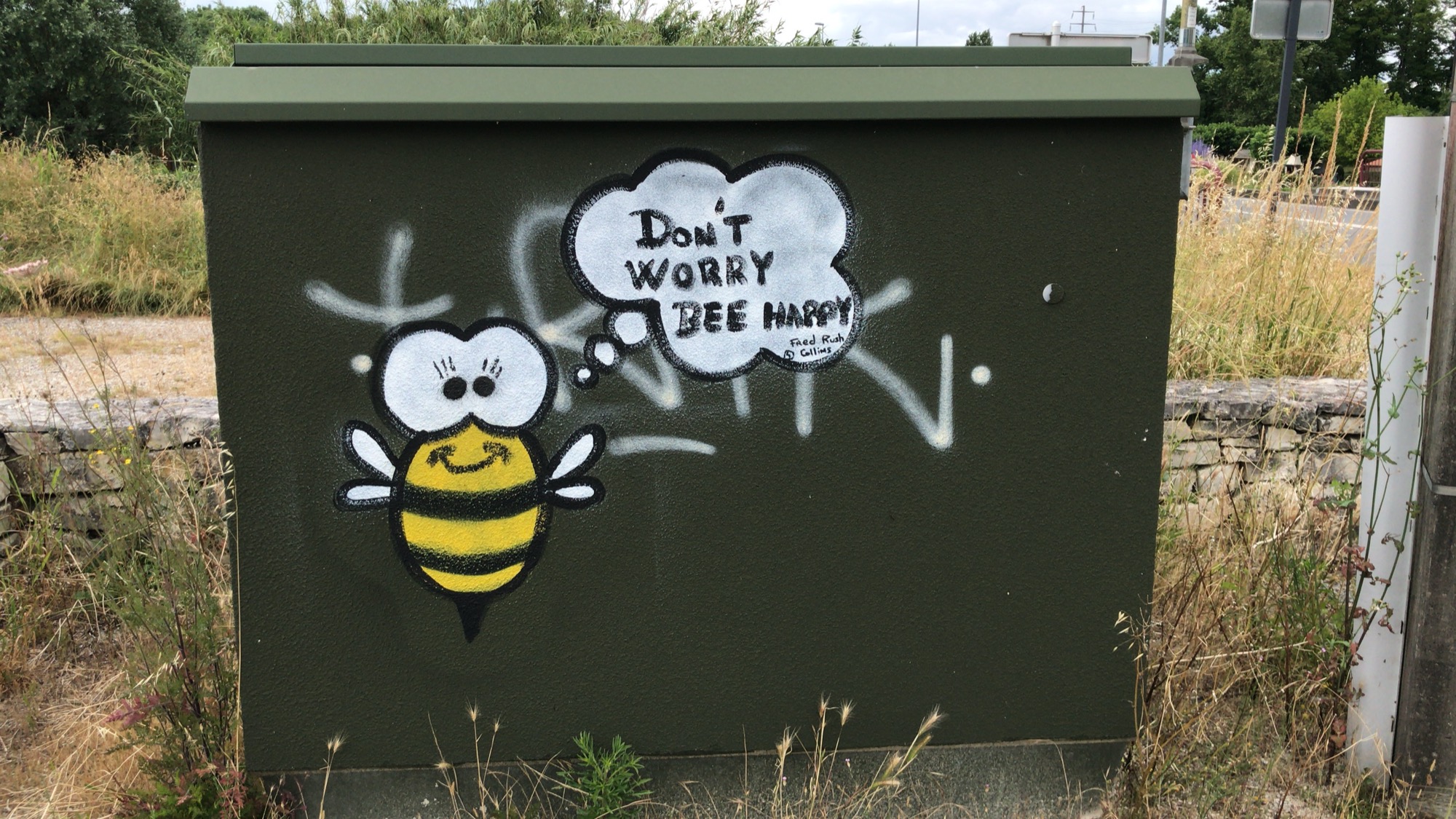 Graffiti 4126 L abeille capturé par Julauder à Bruges France