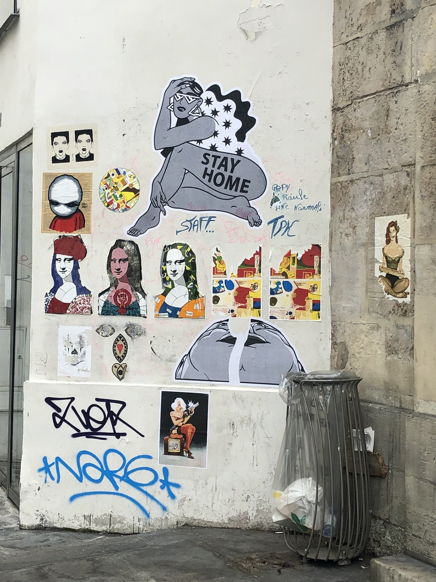 Graffiti 4171  capturé par Monsieur plus à Paris France