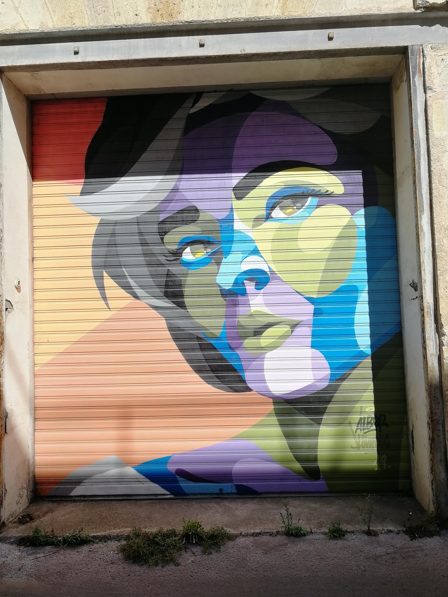 Graffiti 4331  by the artist Alber captured by Rabot in Bordeaux France