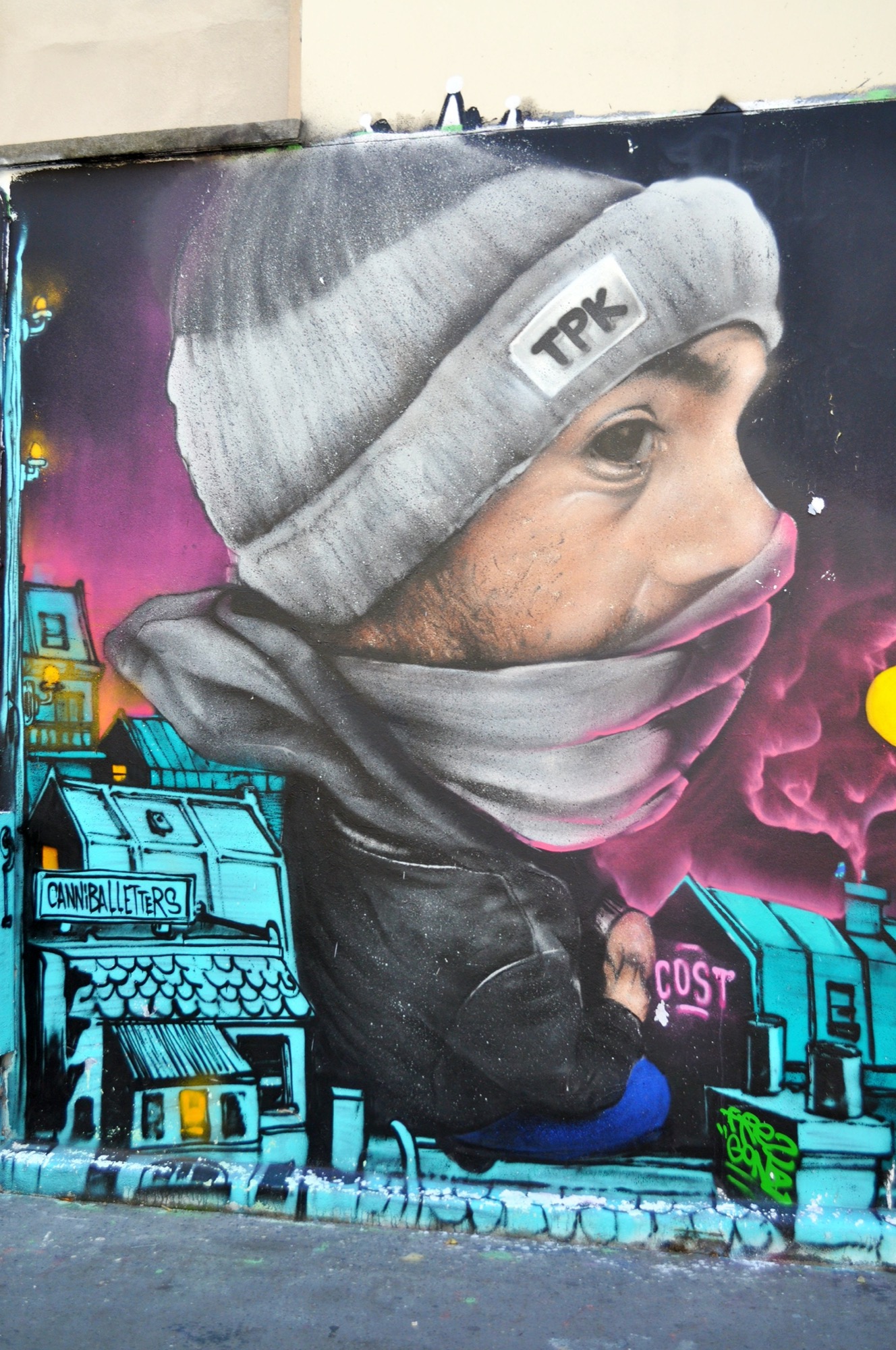 Graffiti 4364  de Cost capturé par elettrotajik à Paris France