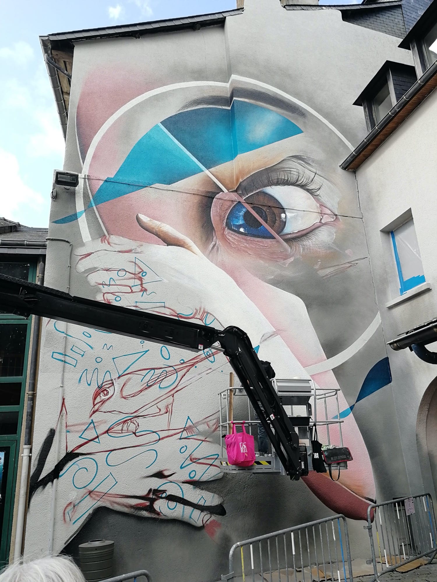 Graffiti 4465  by the artist Gomad captured by Rabot in Saint-Brieuc France