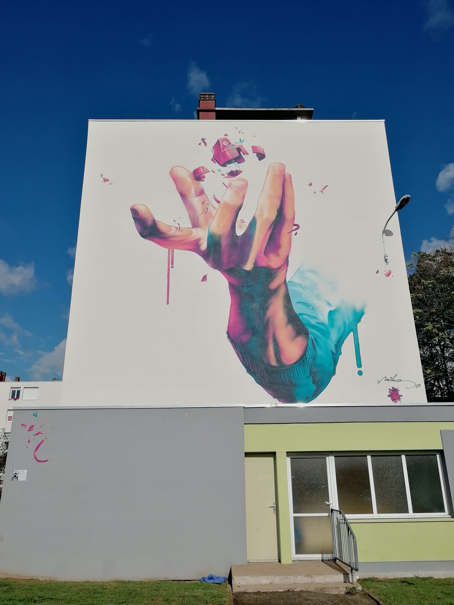 Graffiti 4496  by the artist Milouz captured by Rabot in Saint-Brieuc France