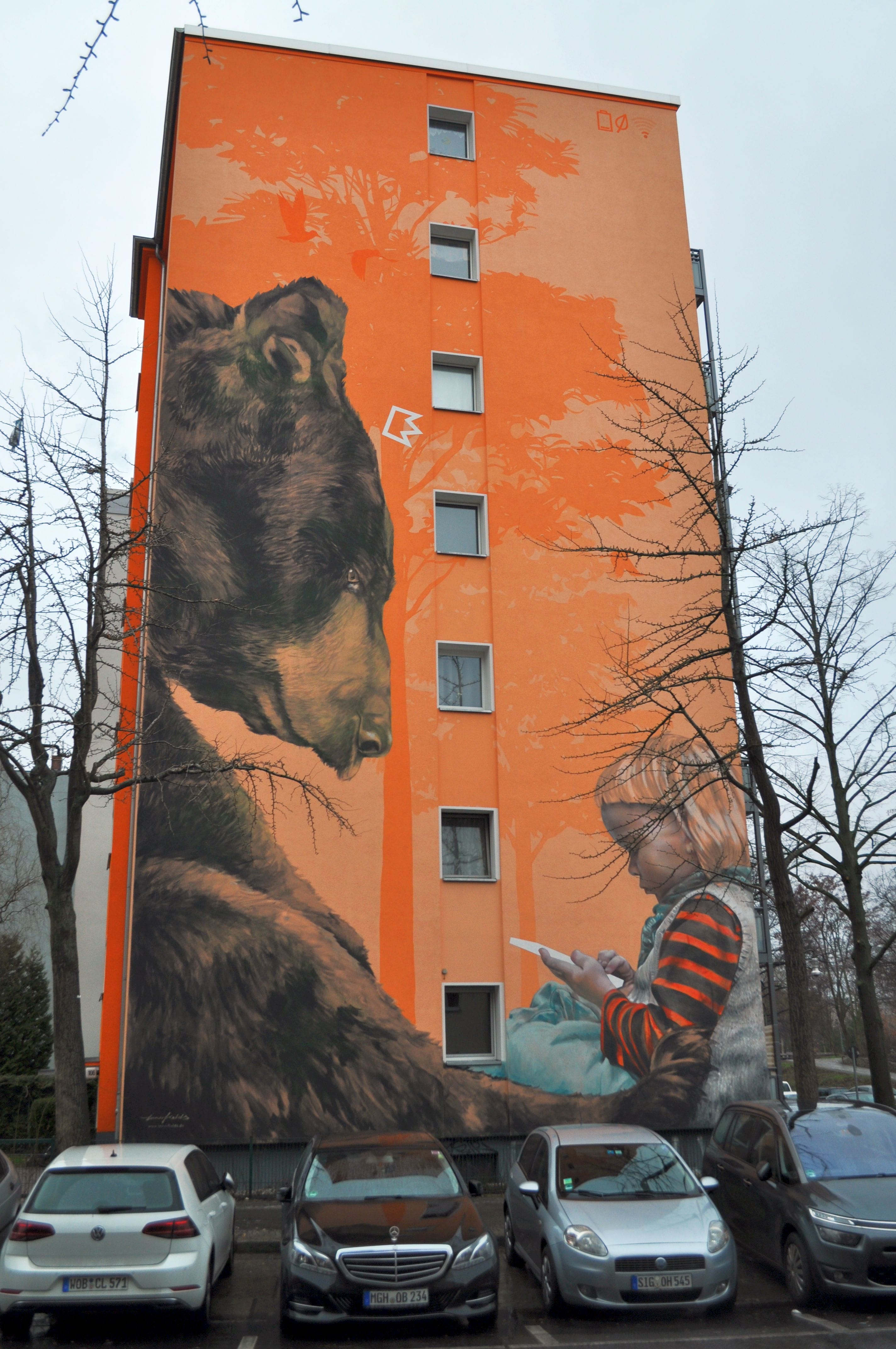 Graffiti 4540  by the artist Innerfields captured by elettrotajik in Berlin Germany