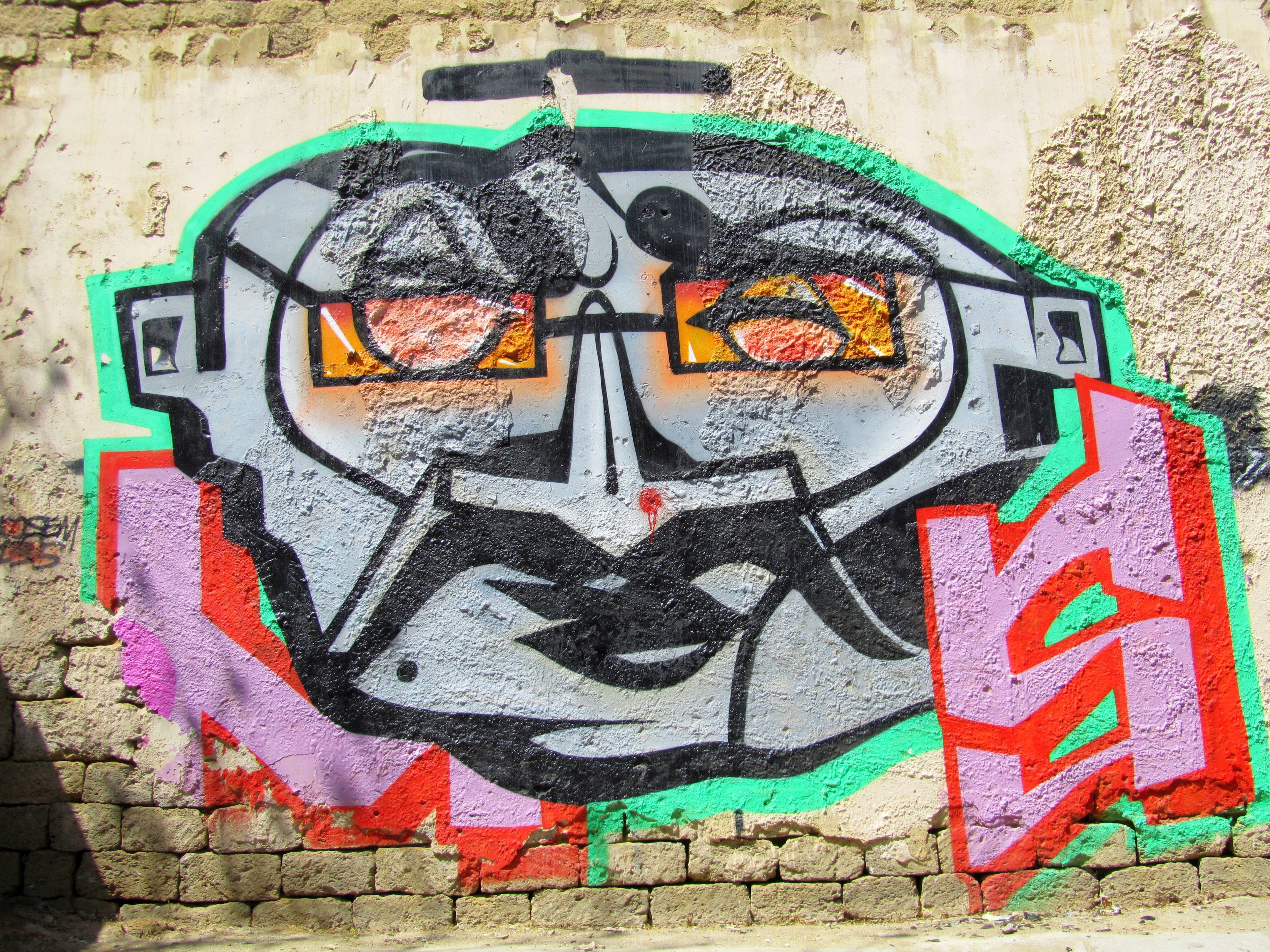 Graffiti 4555  by the artist Moosem135 captured by elettrotajik in Bakı Azerbaijan
