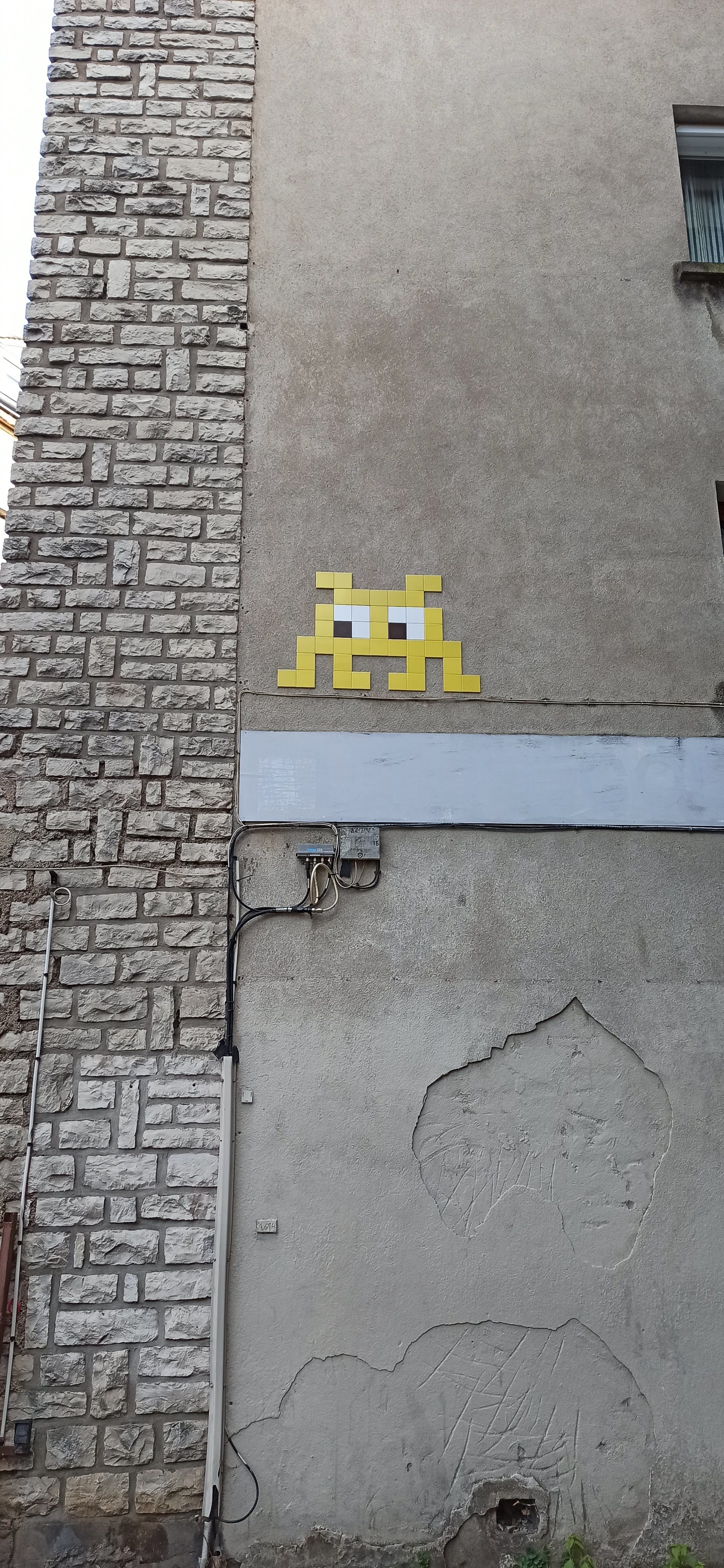 Graffiti 4707  de Invader capturé par Rabot à Dijon France