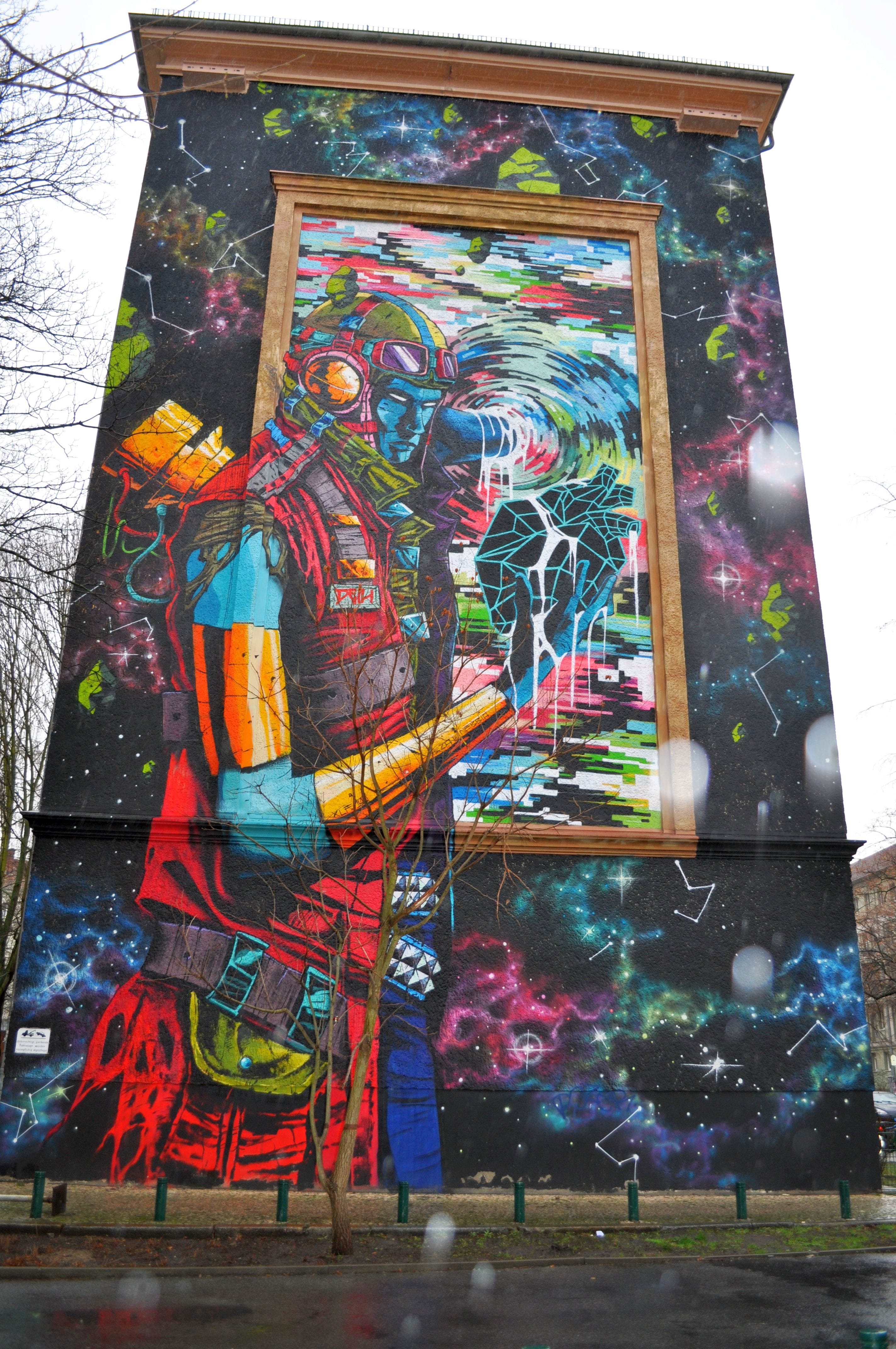 Graffiti 4762  by the artist Deih xlf captured by elettrotajik in Berlin Germany