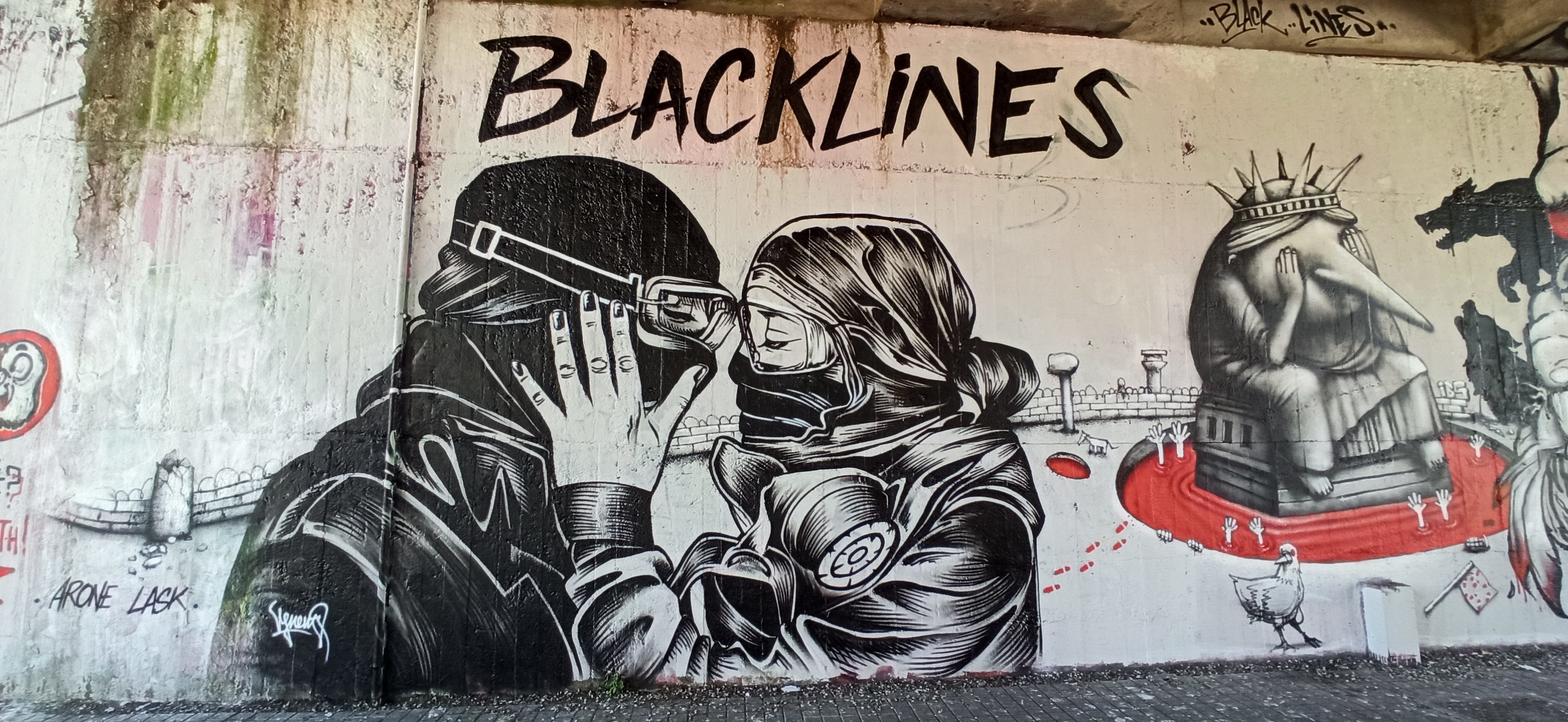 Graffiti 5042 Black lines captured by Rabot in Nantes France