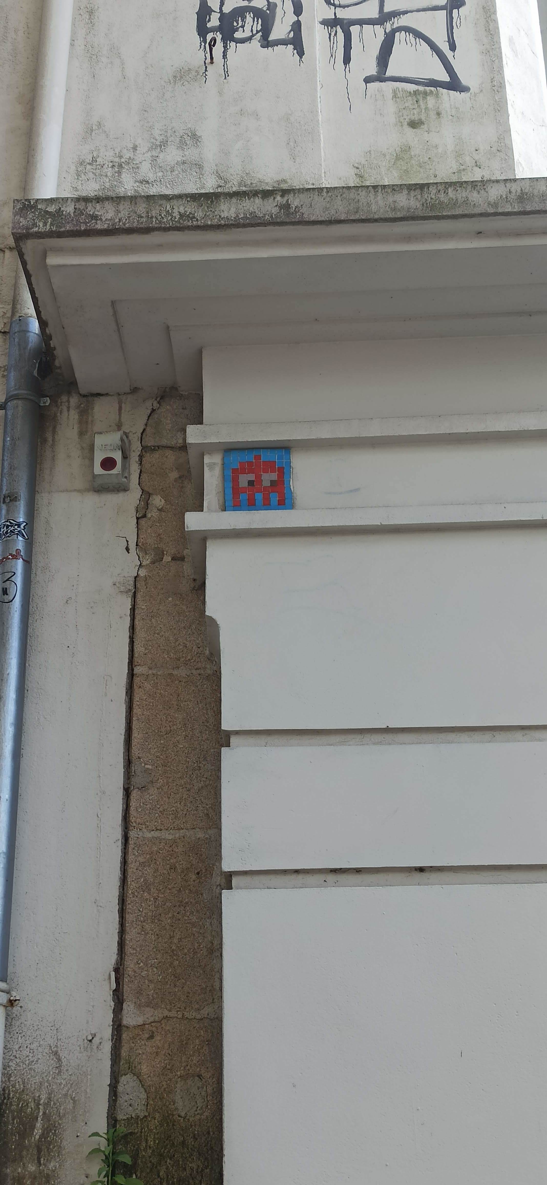 Graffiti 5049  de Invader capturé par Rabot à Nantes France