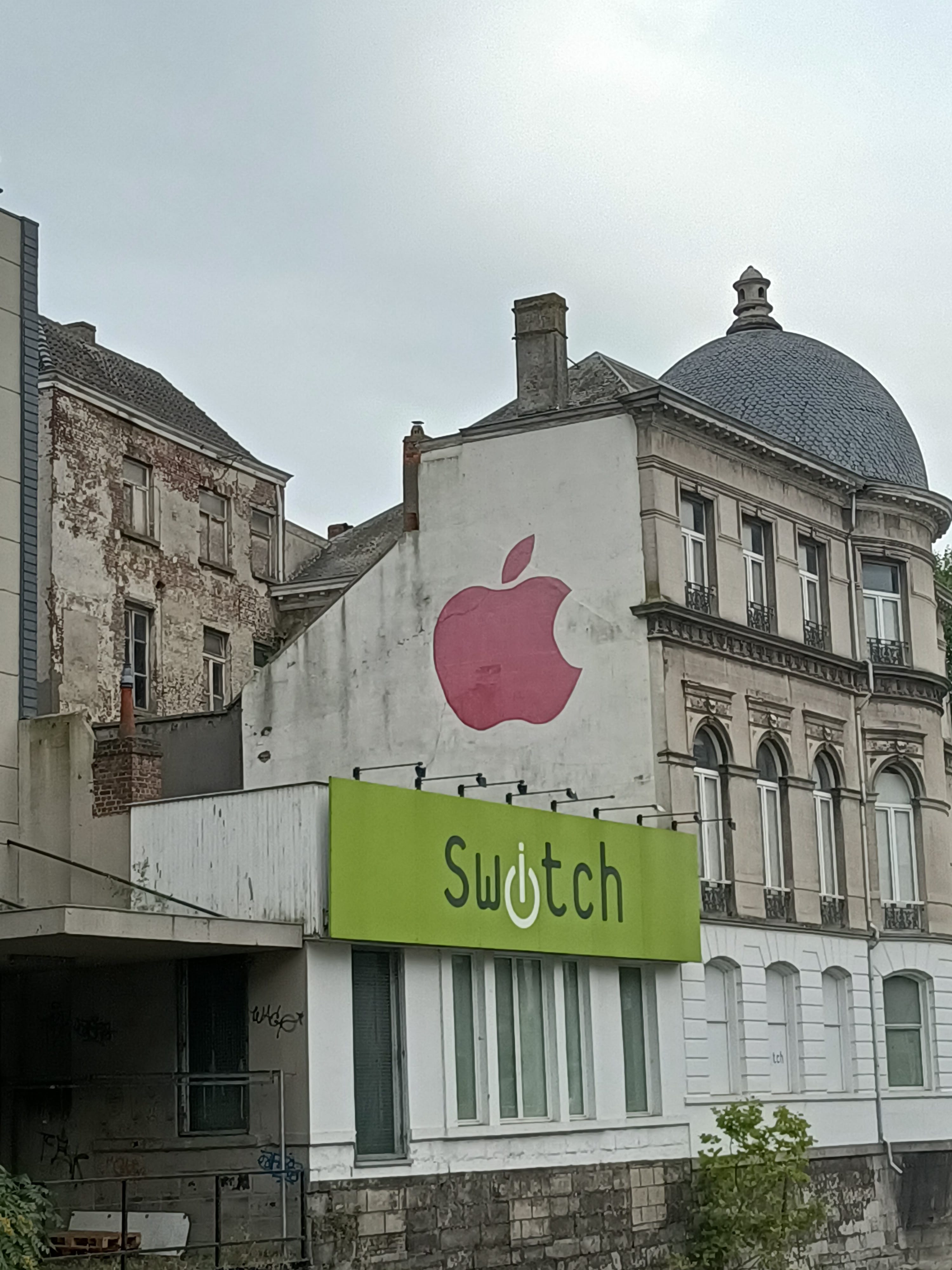 Graffiti 5201 Apple capturé par Rabot à Gent Belgium