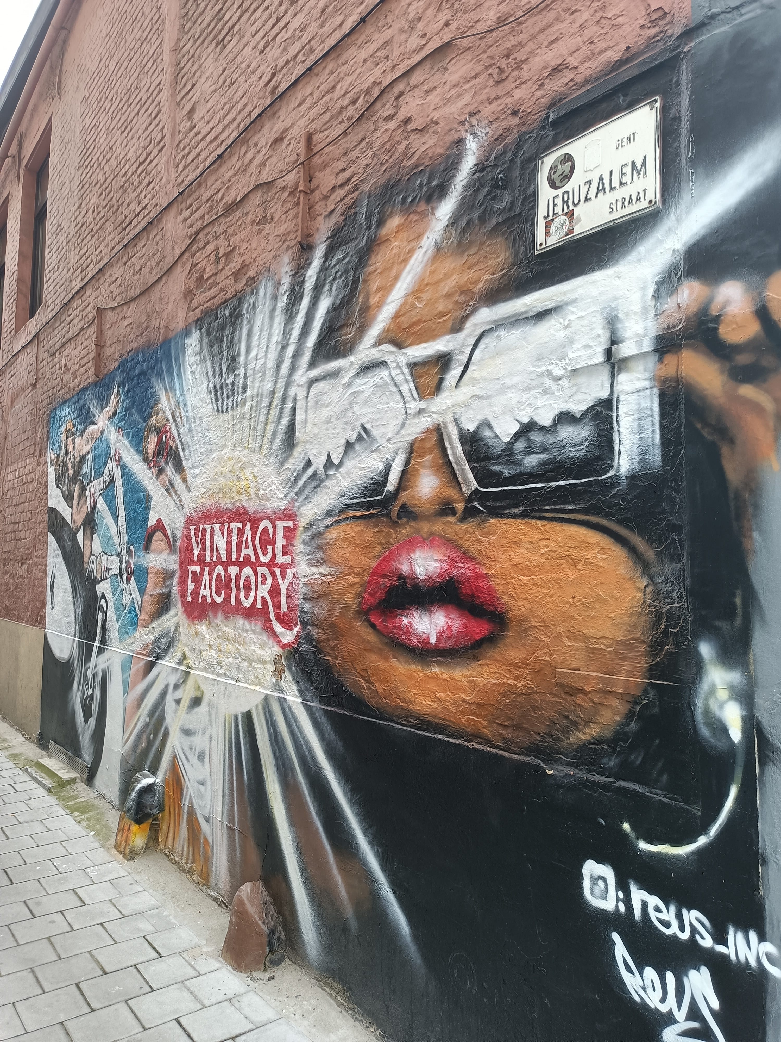 Graffiti 5202  capturé par Rabot à Gent Belgium
