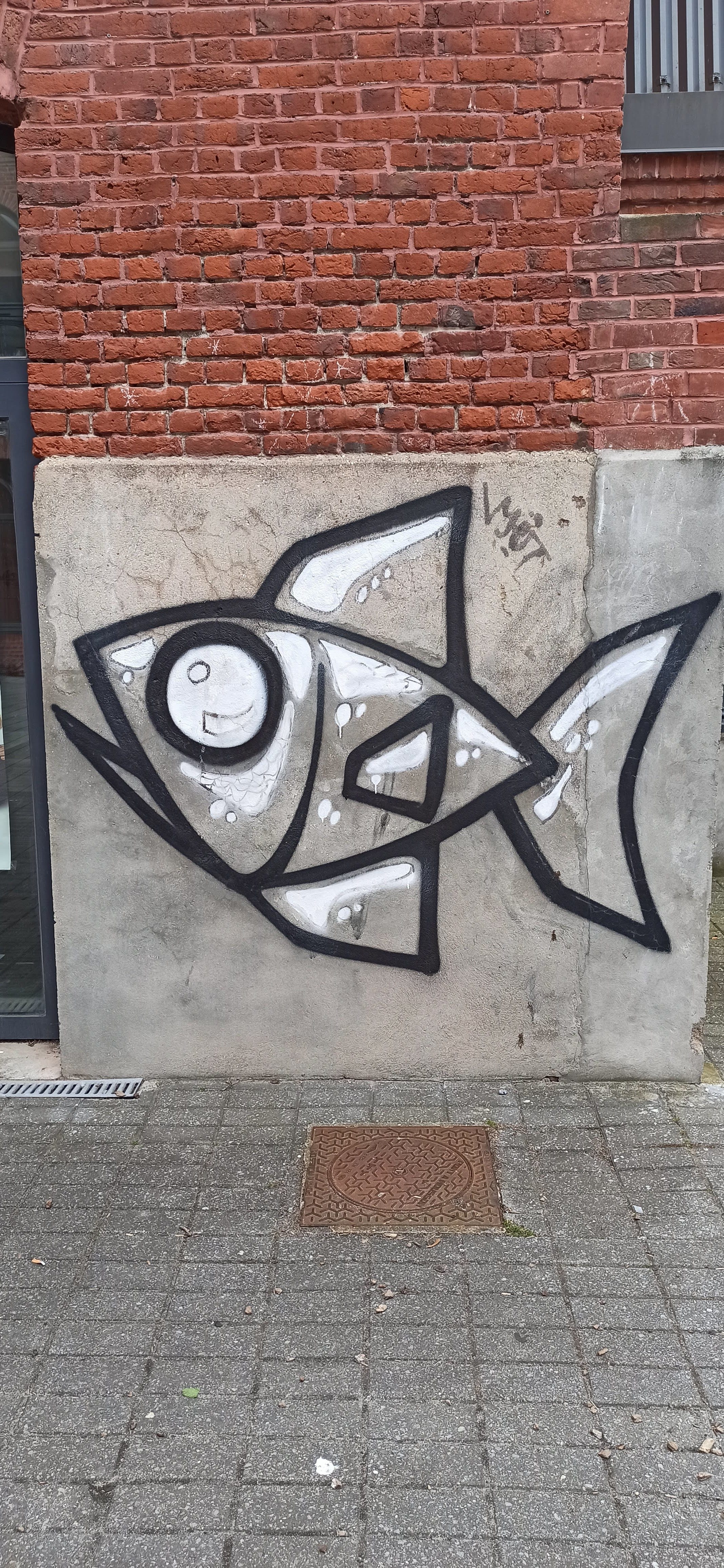 Graffiti 5234  de Le poisson à Lille France