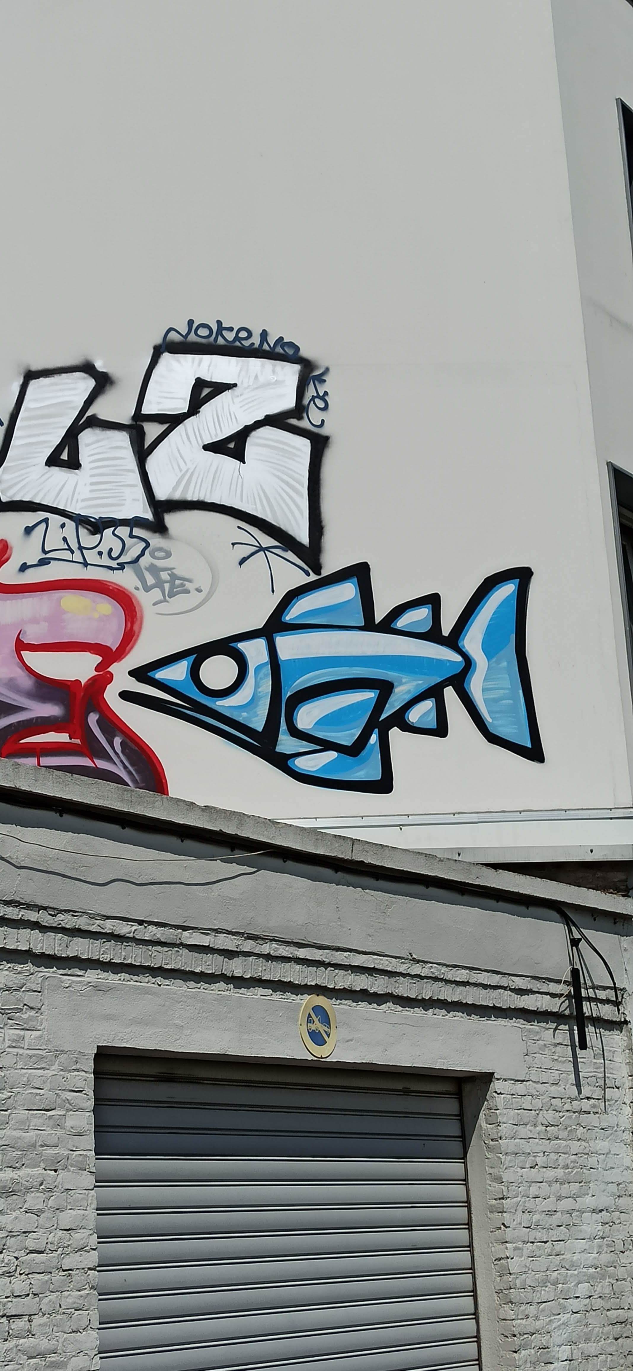 Graffiti 5236  de Le poisson à Lille France