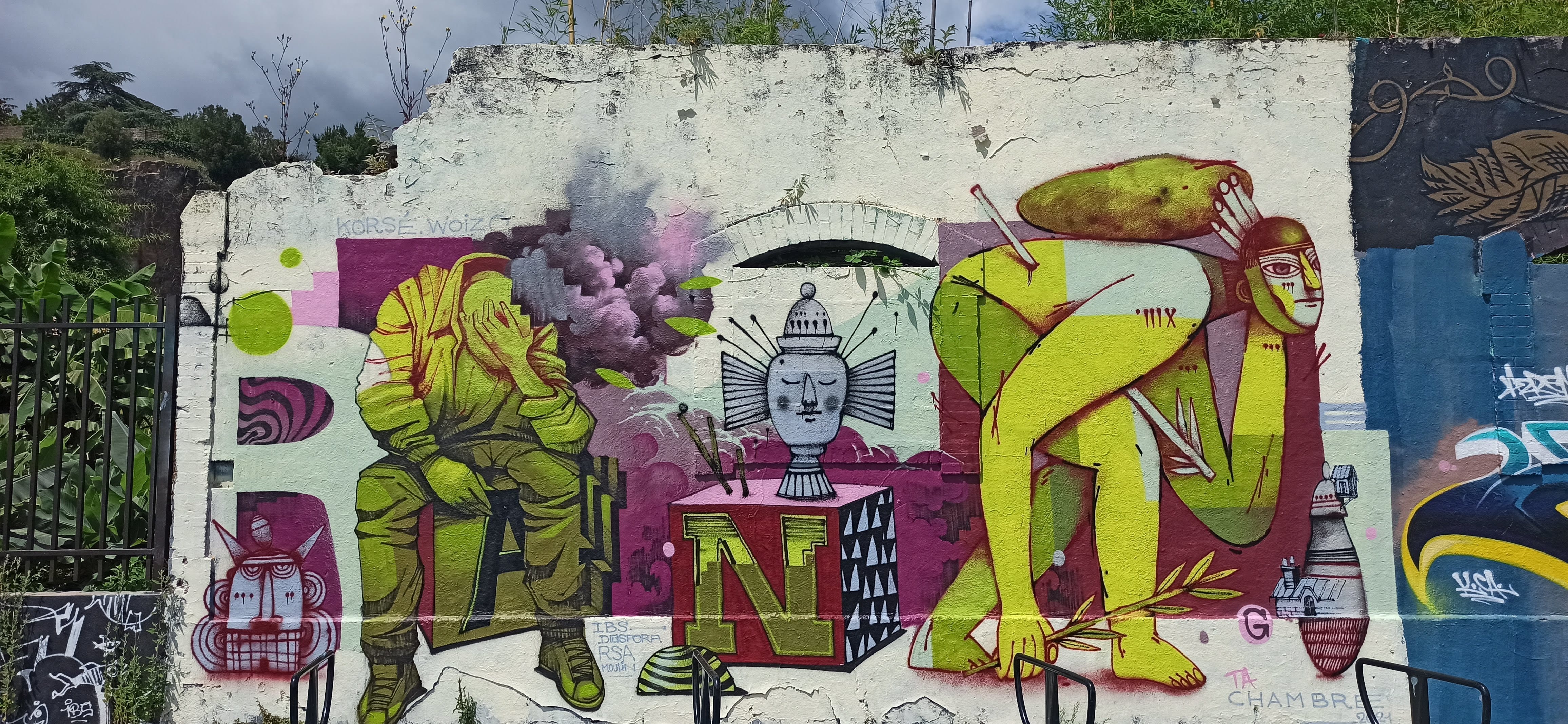 Graffiti 5340  by the artist Kafé Korsé captured by Rabot in Nantes France
