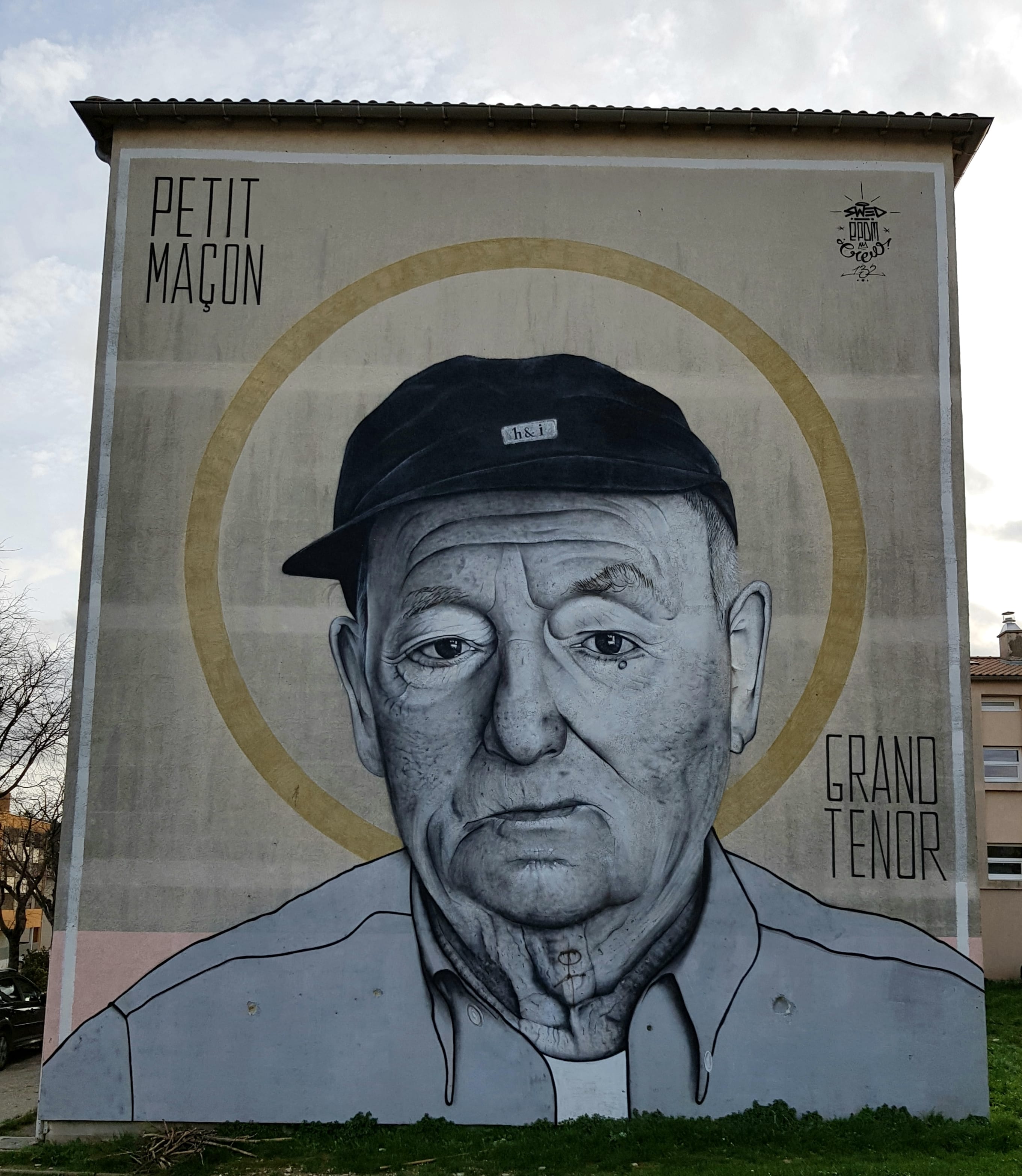 Graffiti 6497 Petit maçon, grand ténor by the artist SWED ONER captured by Mephisroth in Uzès France