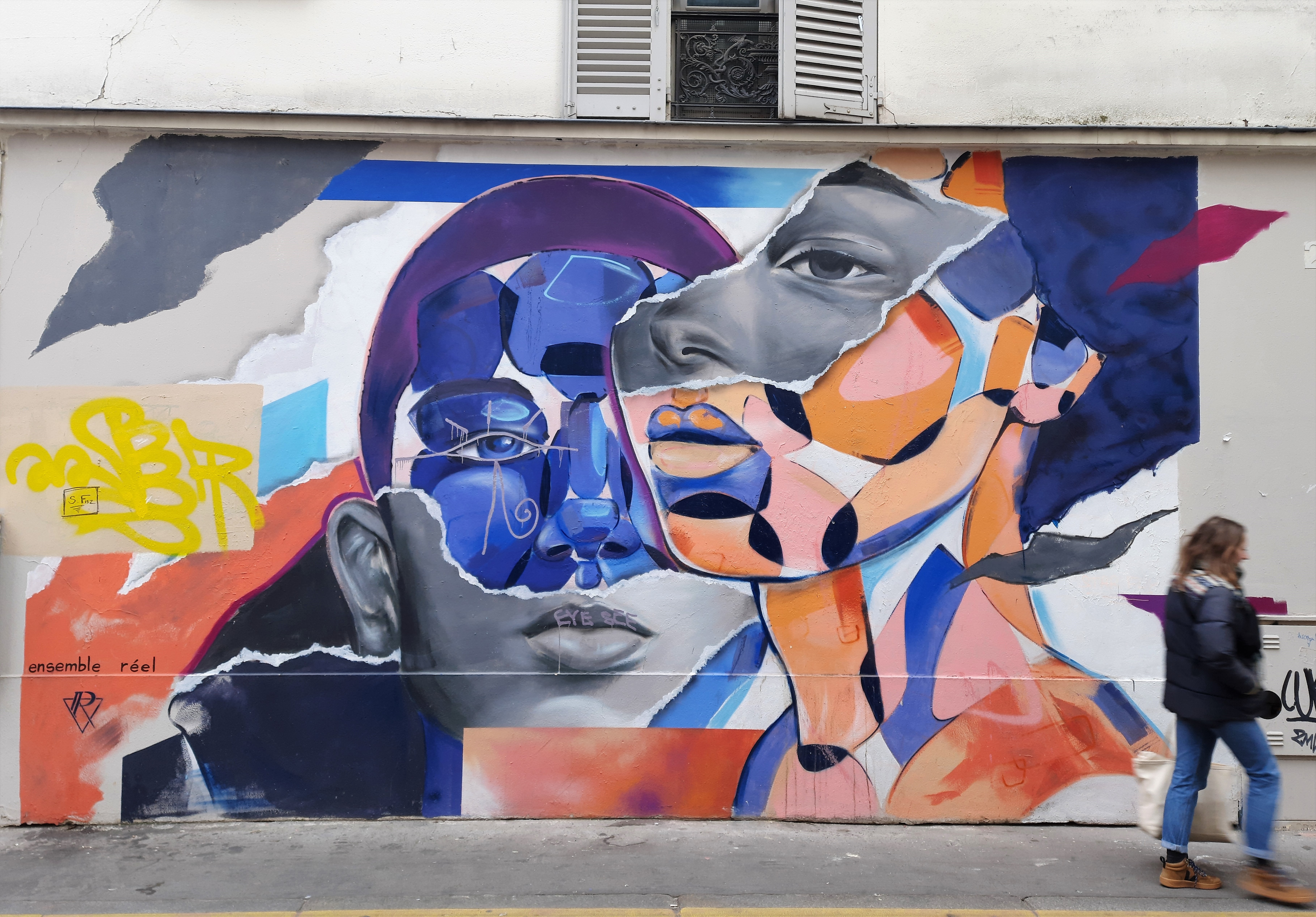 Graffiti 6535 ENSEMBLE REEL by the artist Ensemble Réel captured by Mephisroth in Paris France