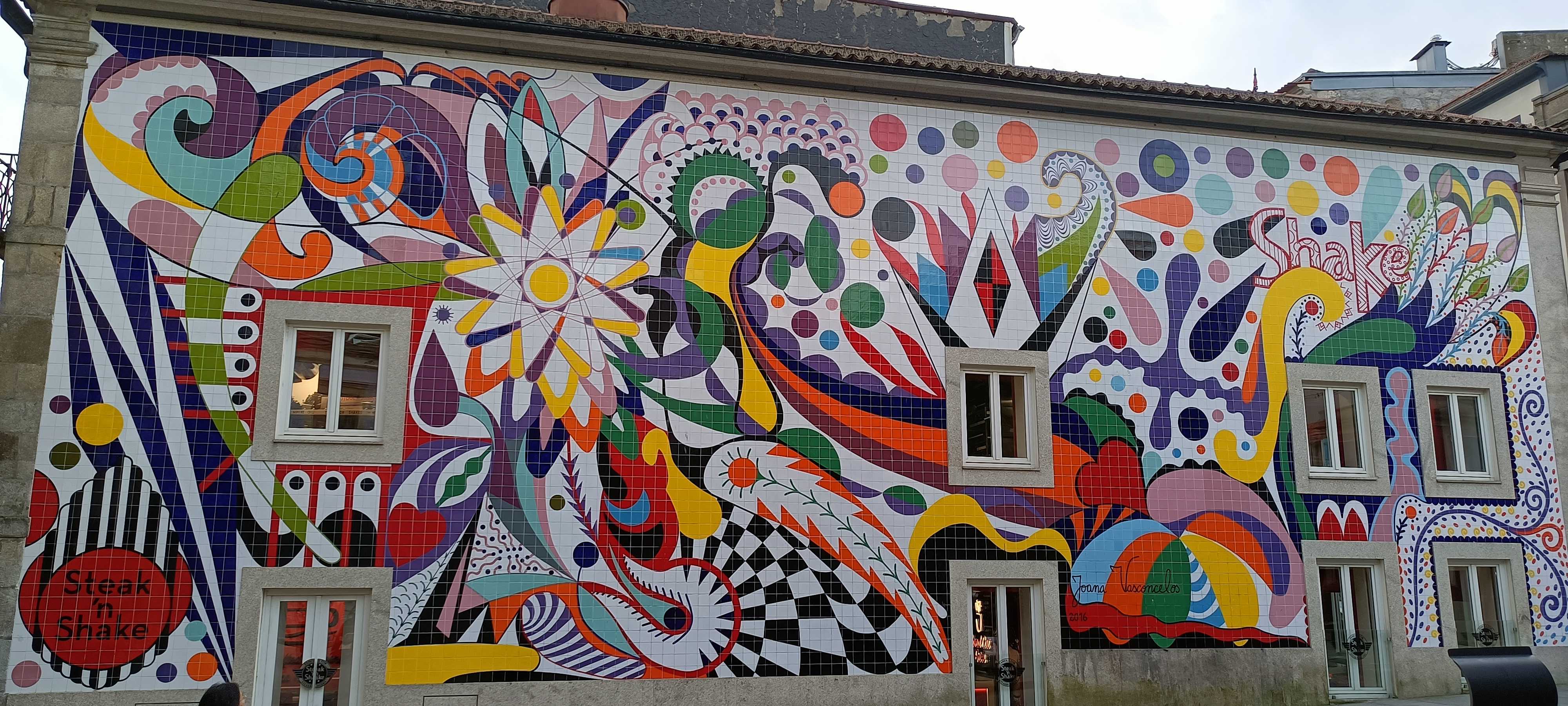 An immense azulejo panel by Joana Vasconc… — Porto, Portugal